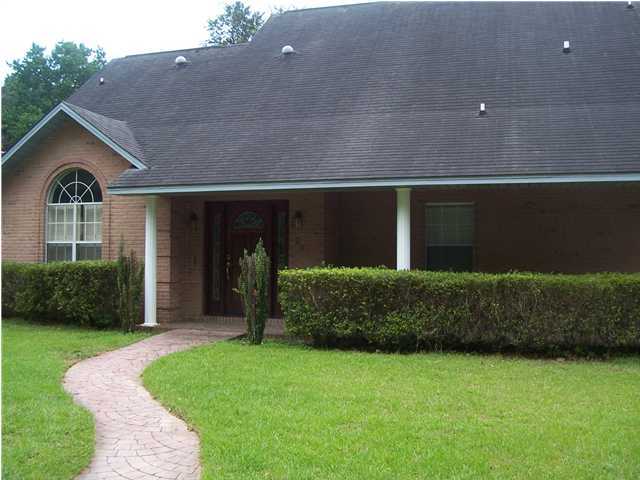 Waterfront property with a shared dock. Well maintained. Comes with Washer/dryer, fridge, microwave. Great room with gas fireplace, dining area and open kitchen. Master Bedroom downstairs, 2 bedrooms upstairs plus a loft. Floors are wood downstairs and carpet area in great room, carpets upstairs. Sorry, no pets allowed. Available for occupancy on 12/05/2012.