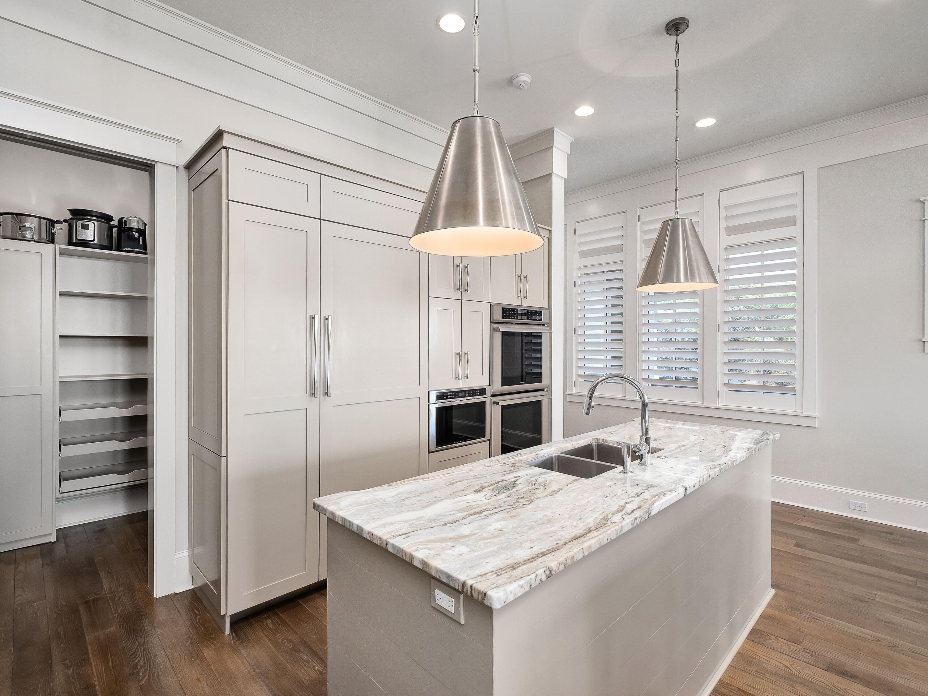 RETREAT THE - Residential