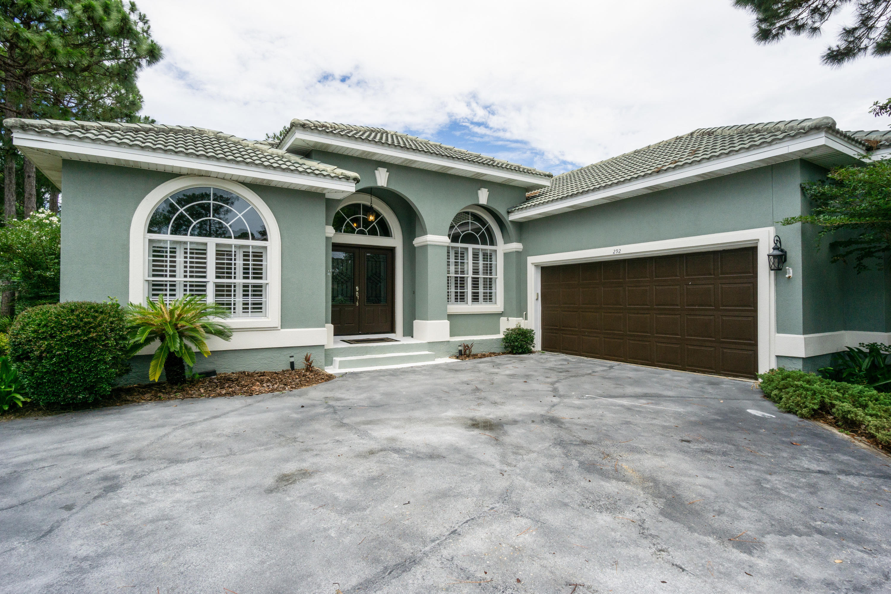 EMERALD LAKES - Residential