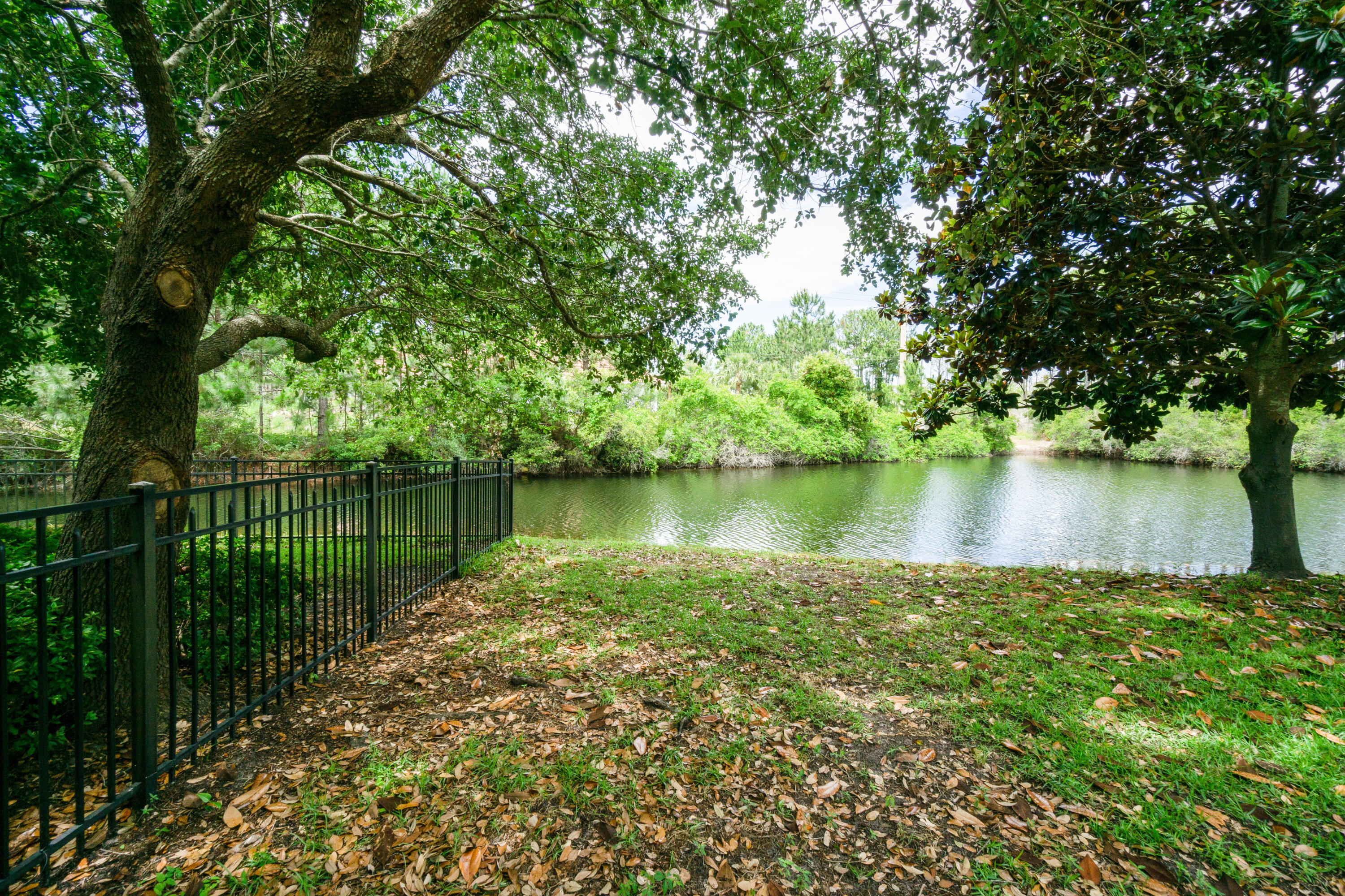 EMERALD LAKES - Residential