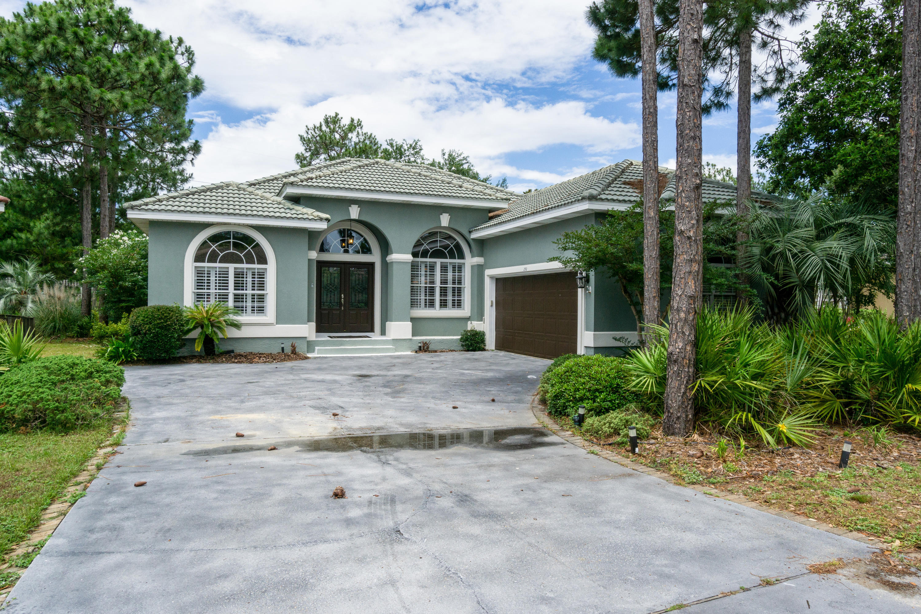 EMERALD LAKES - Residential