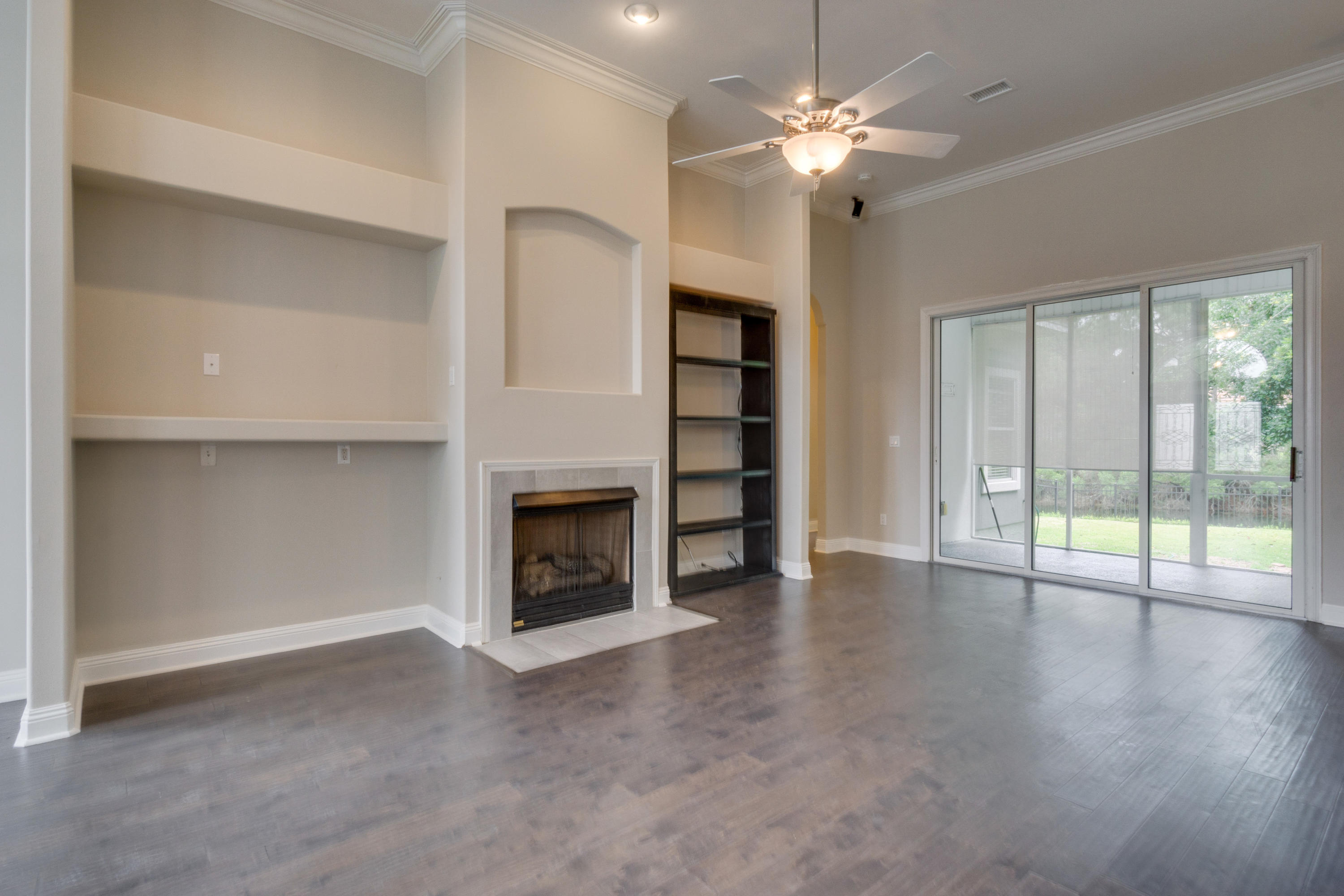 EMERALD LAKES - Residential