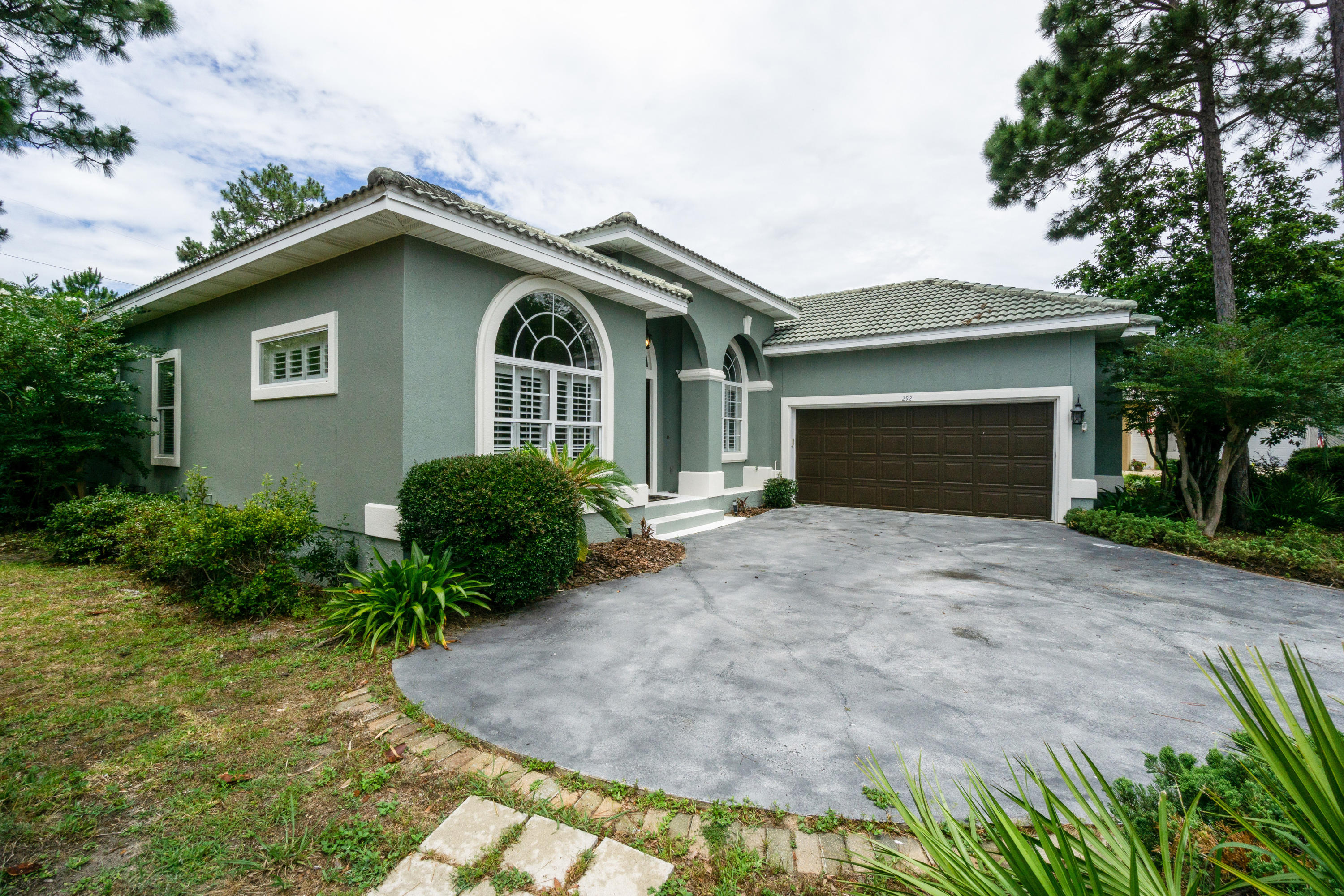 EMERALD LAKES - Residential