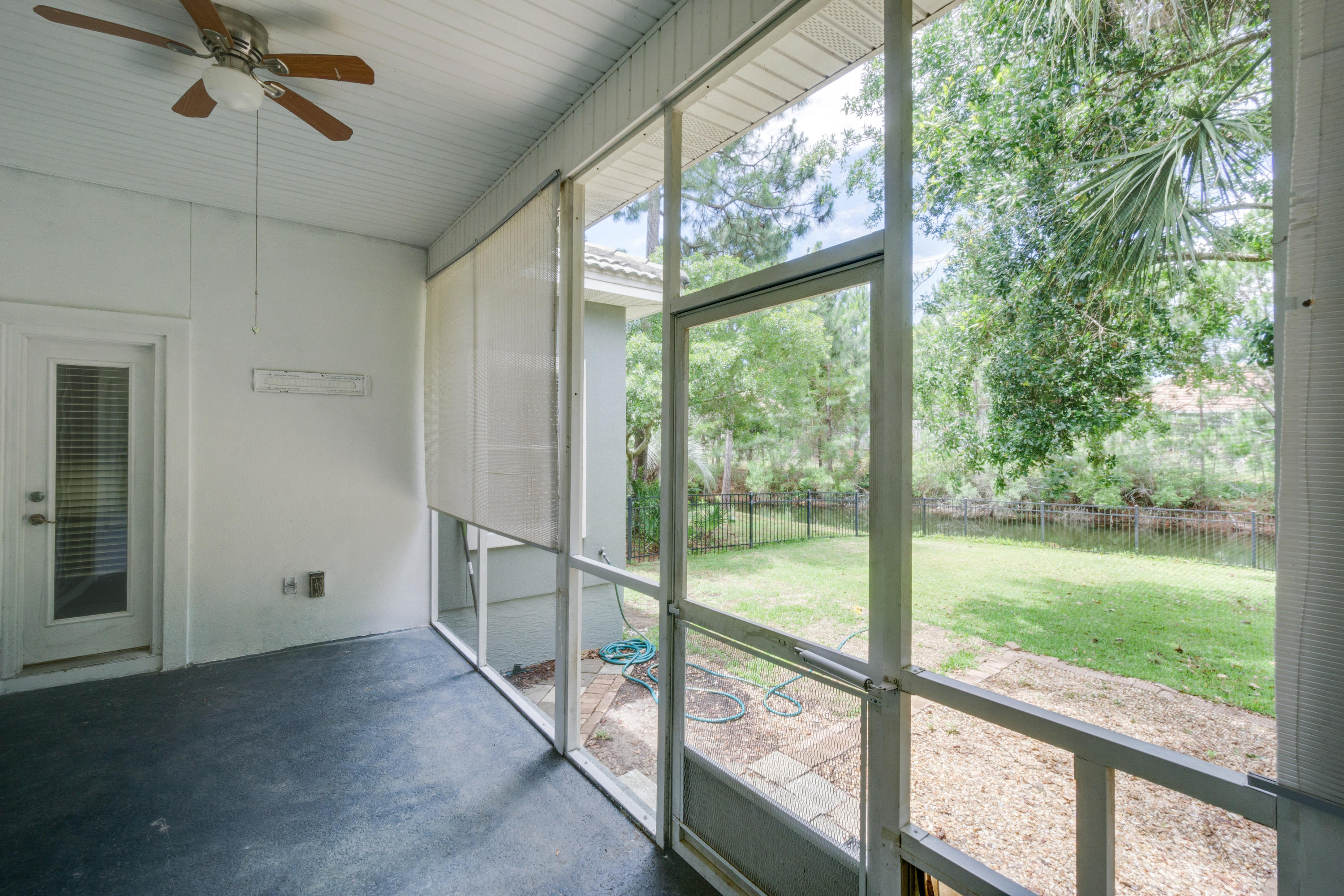 EMERALD LAKES - Residential