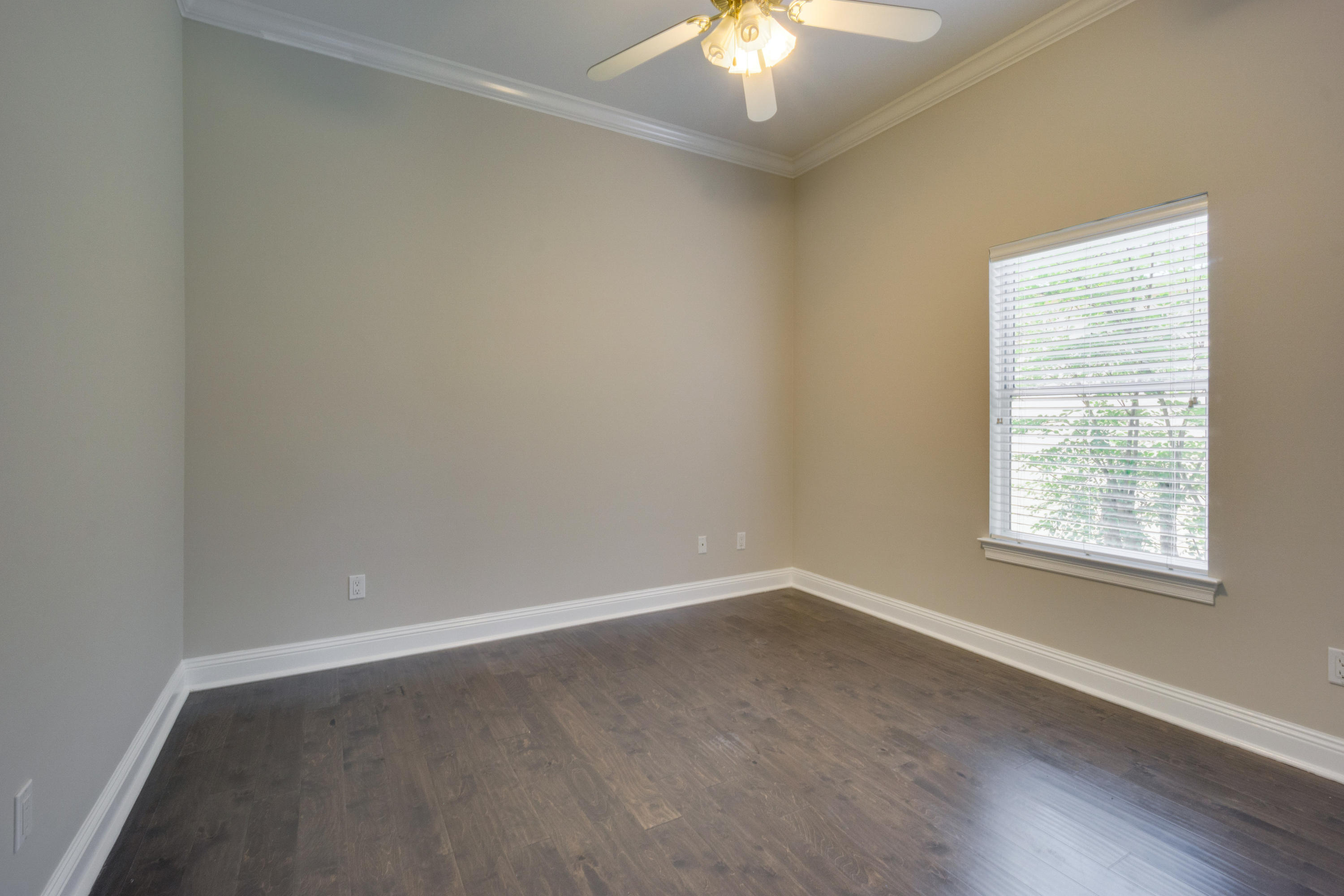 EMERALD LAKES - Residential