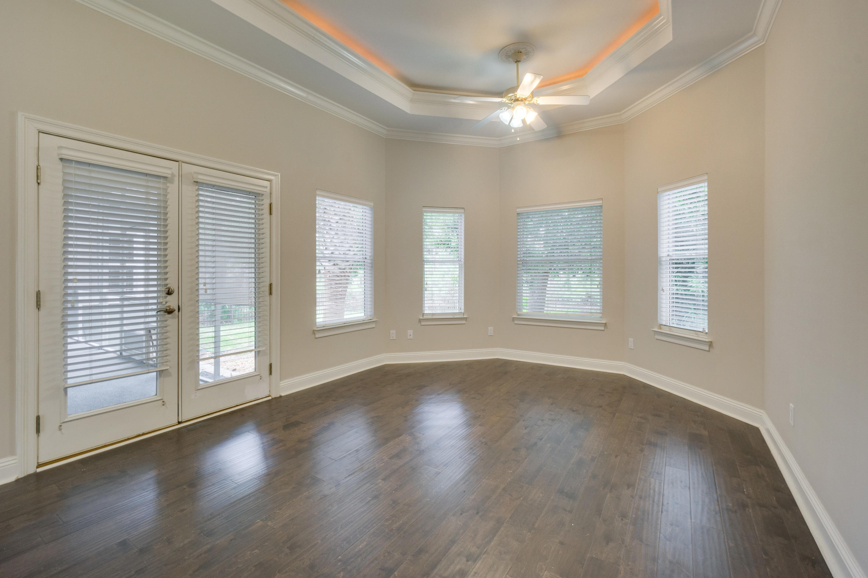 EMERALD LAKES - Residential