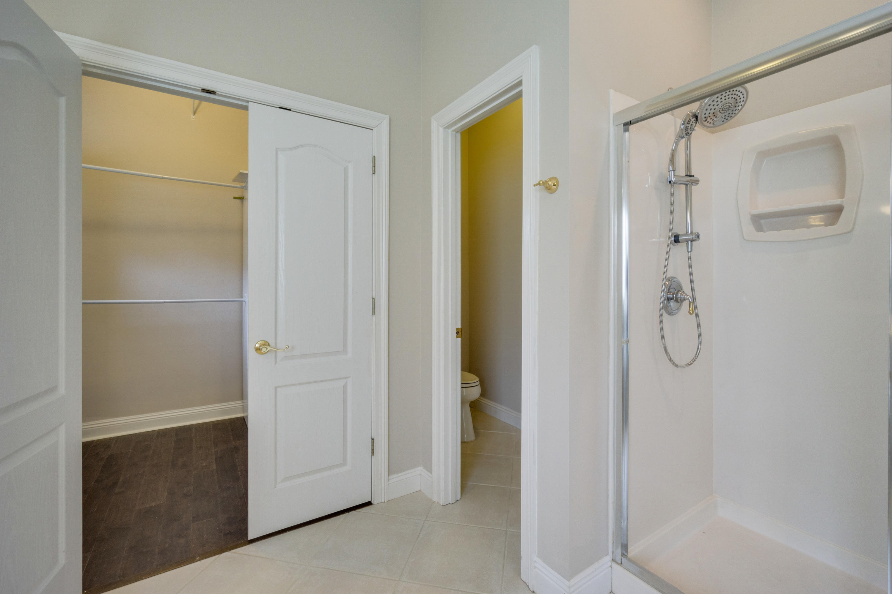 EMERALD LAKES - Residential