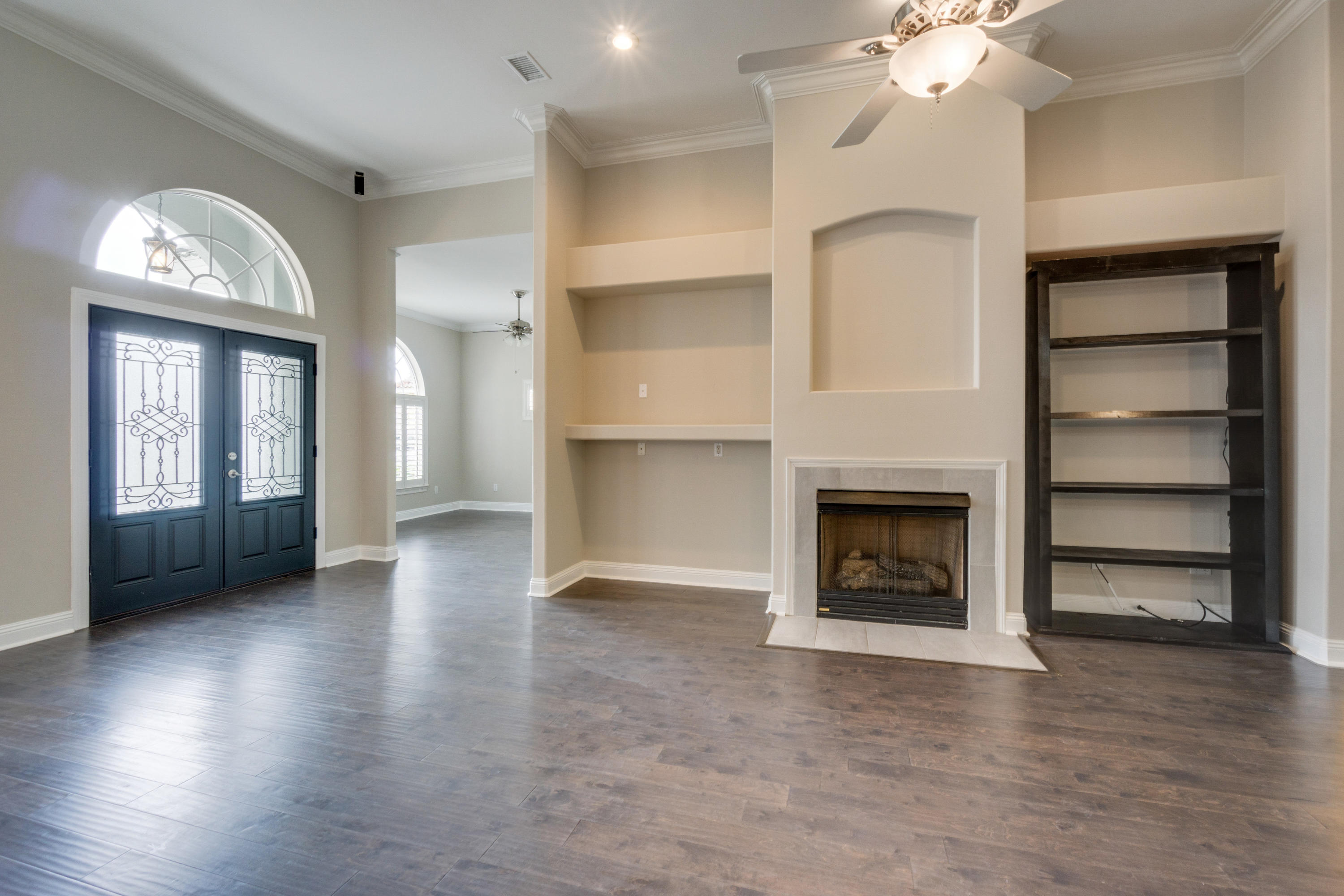 EMERALD LAKES - Residential