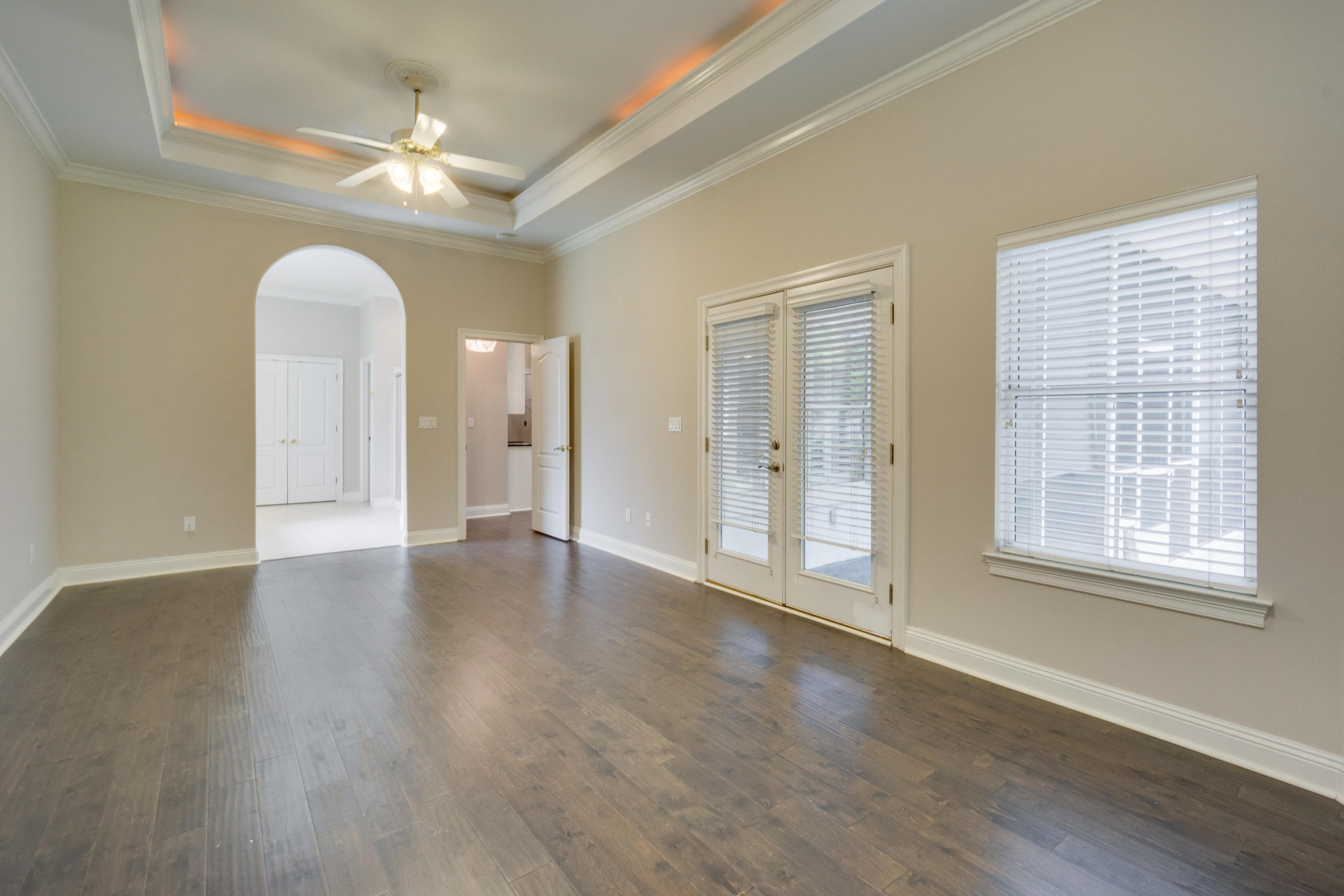 EMERALD LAKES - Residential