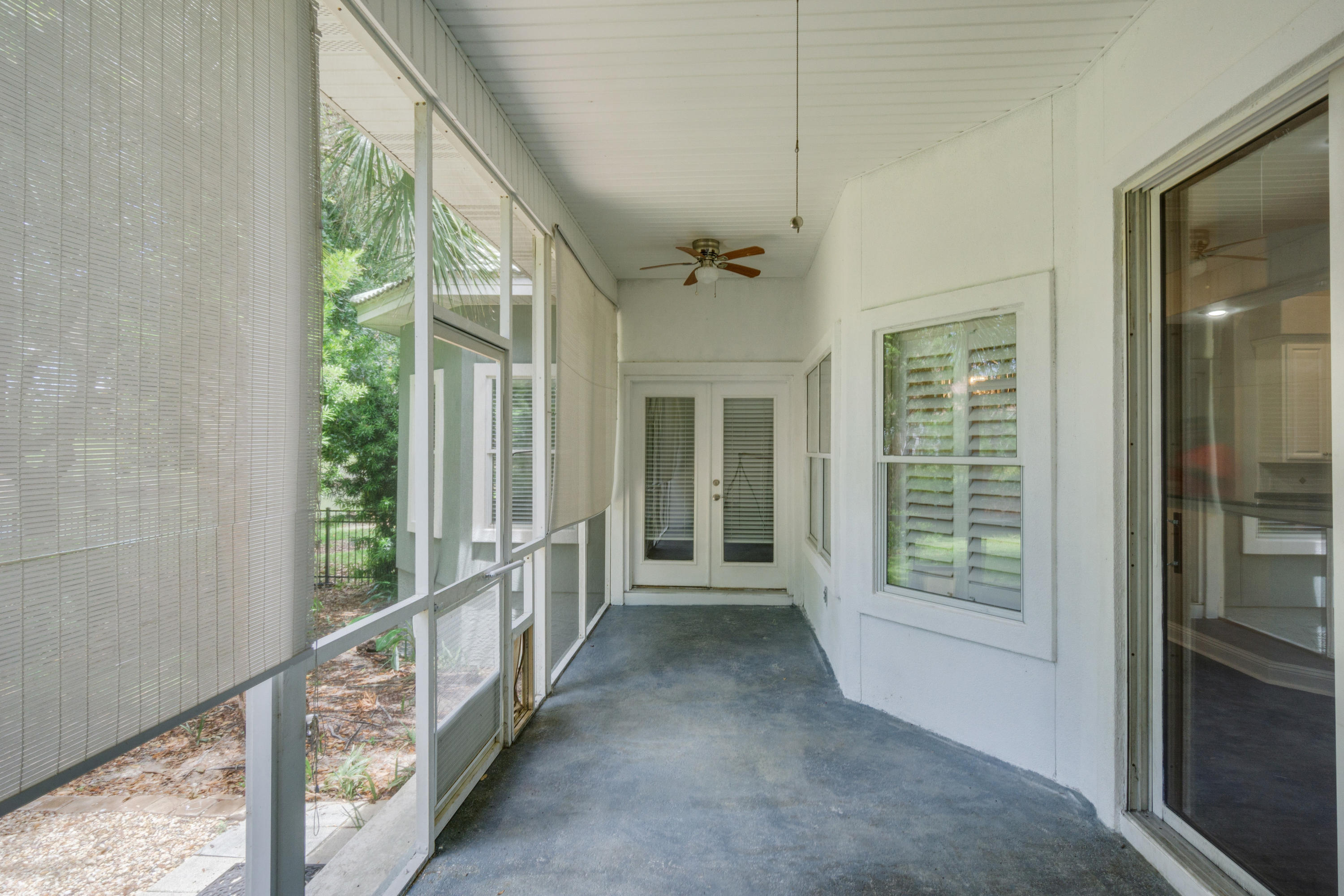 EMERALD LAKES - Residential