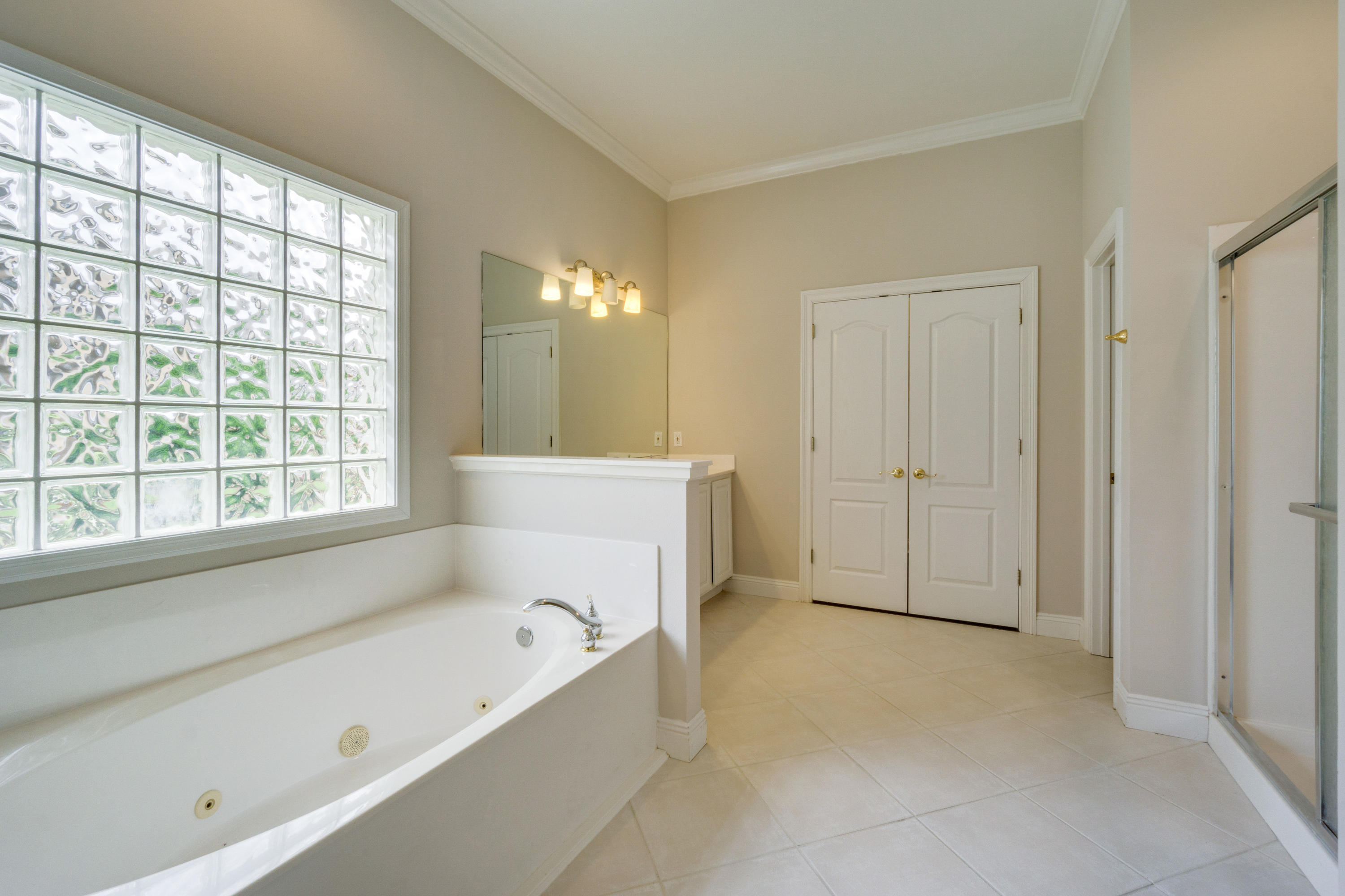 EMERALD LAKES - Residential