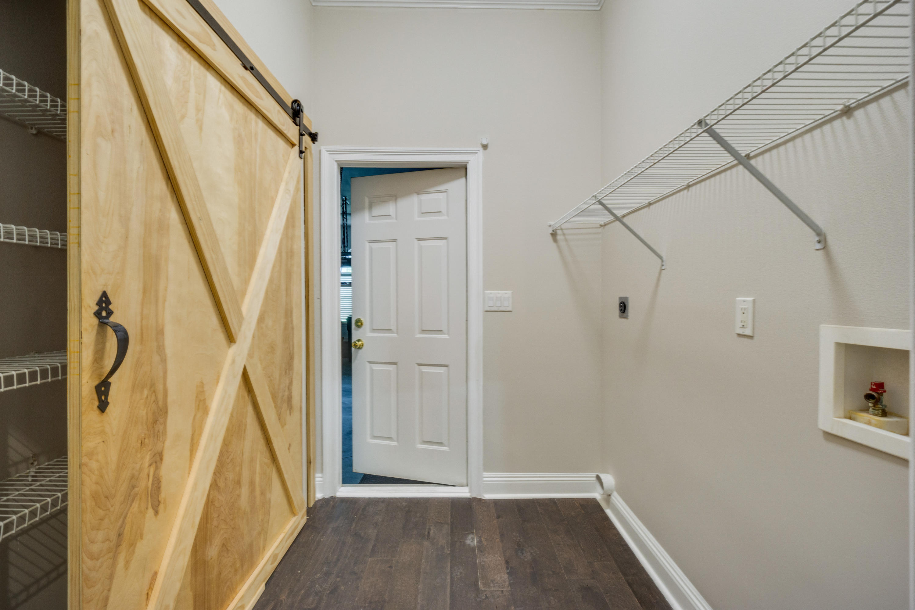 EMERALD LAKES - Residential