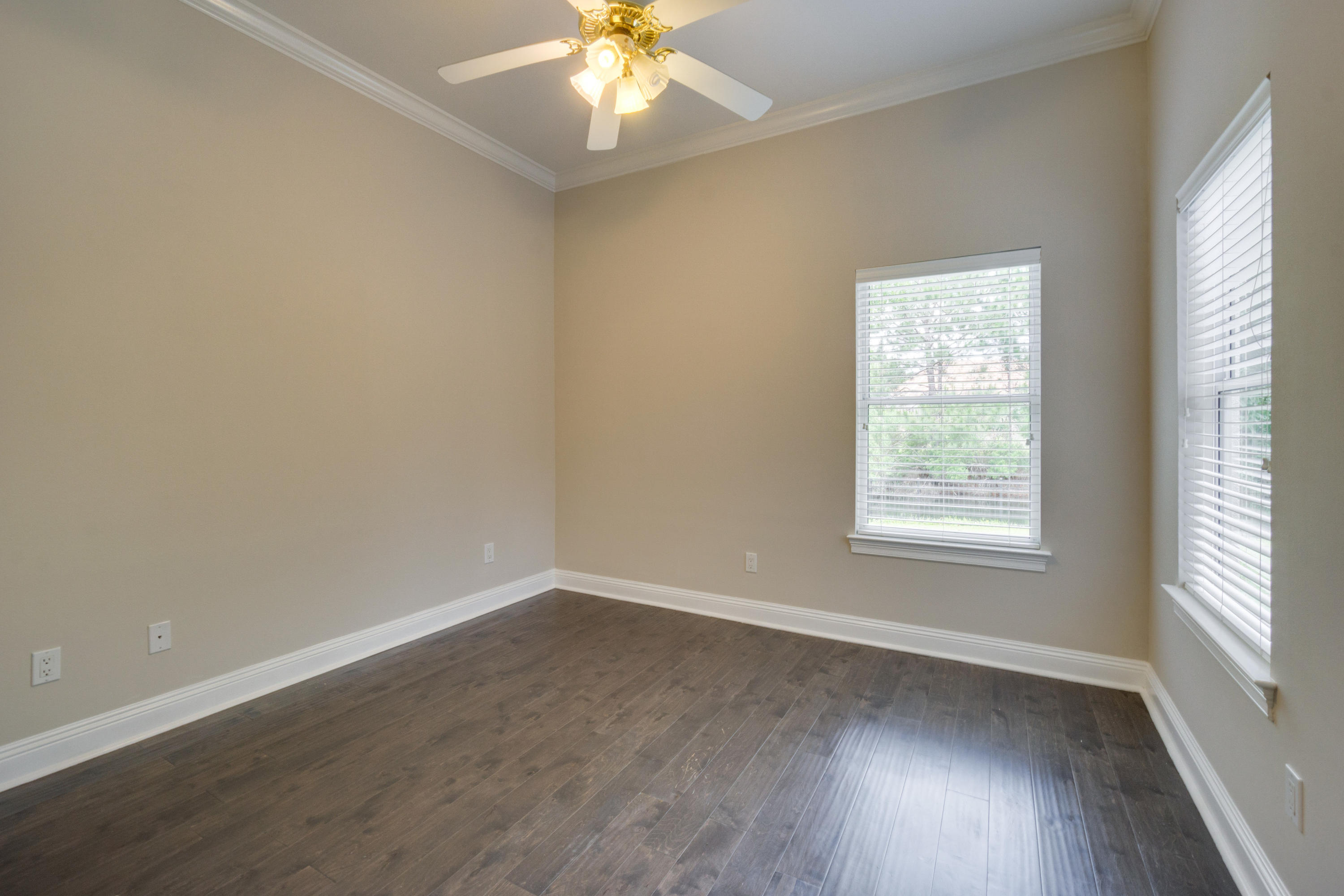 EMERALD LAKES - Residential