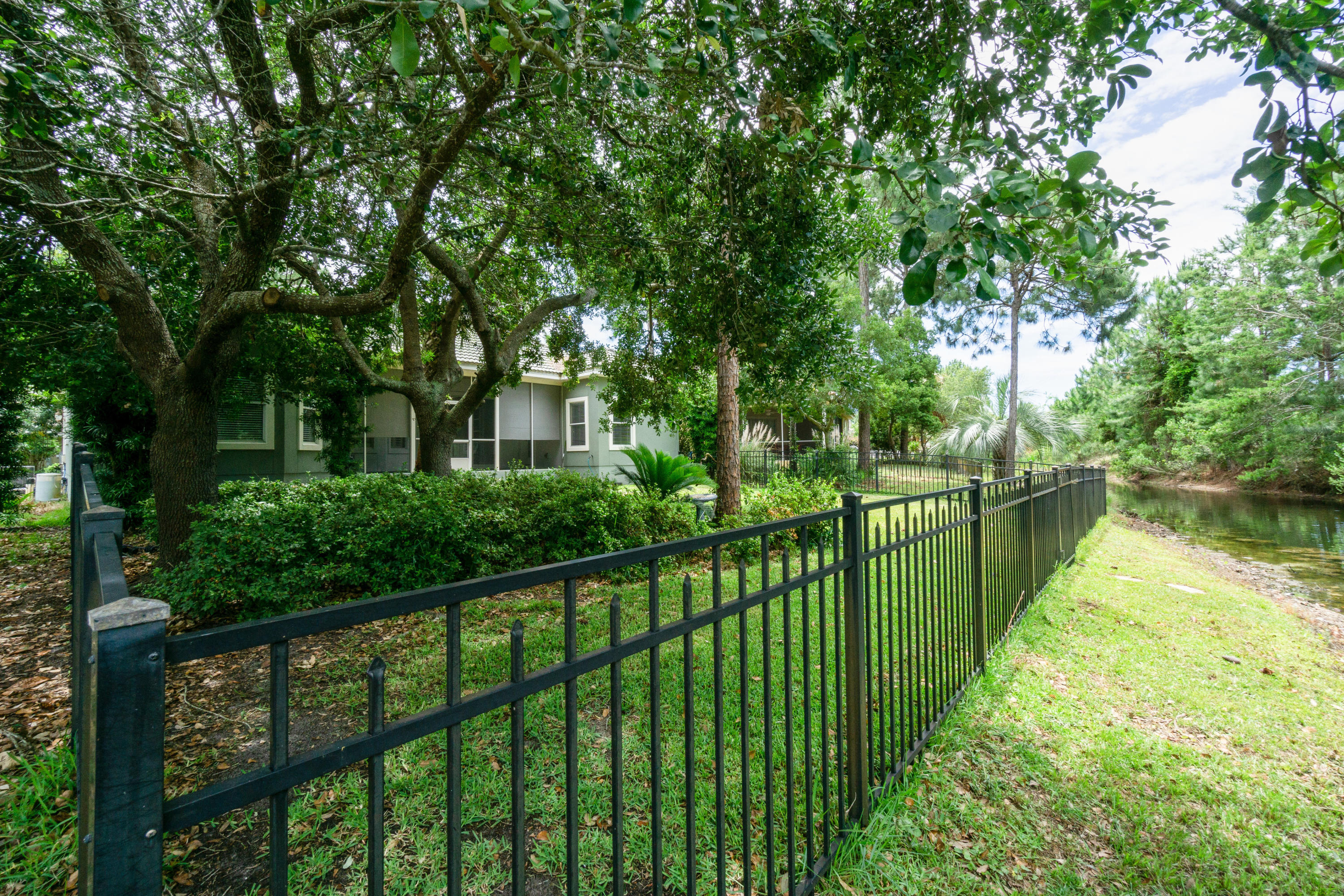 EMERALD LAKES - Residential