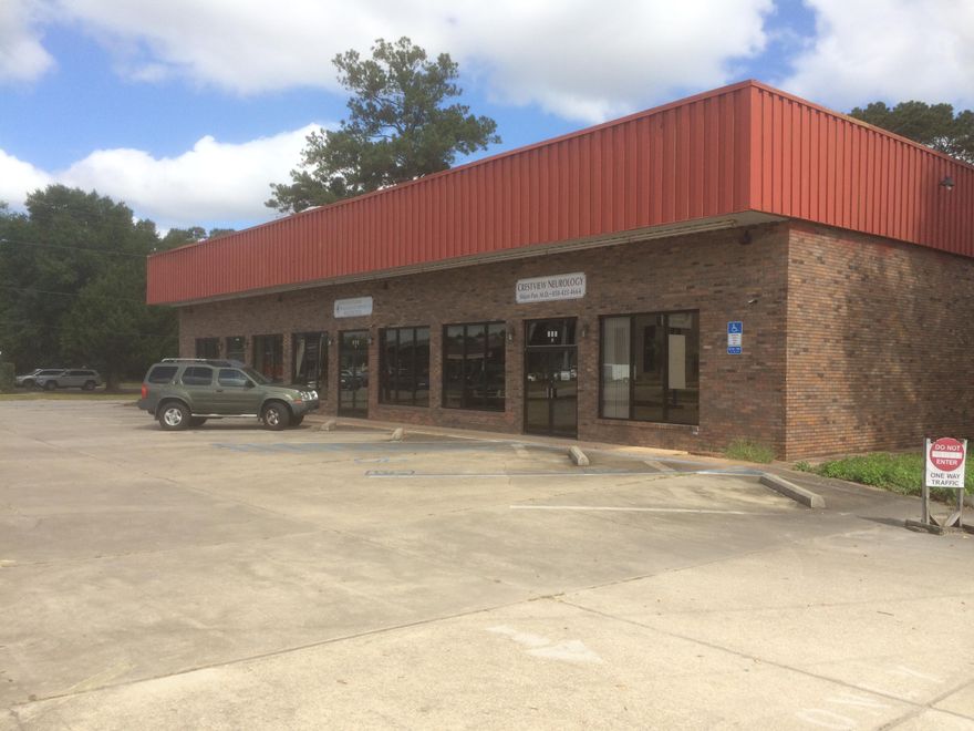 885 sq ft office with common utilities included. A 12 foot roll up door is available for an additional lease fee which can be negotiated.