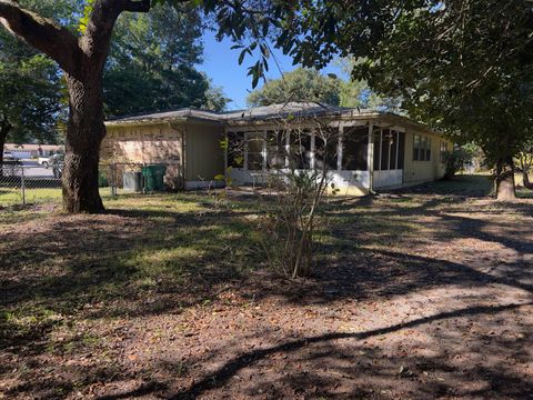 A home in Niceville