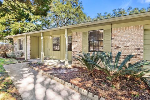 A home in Niceville