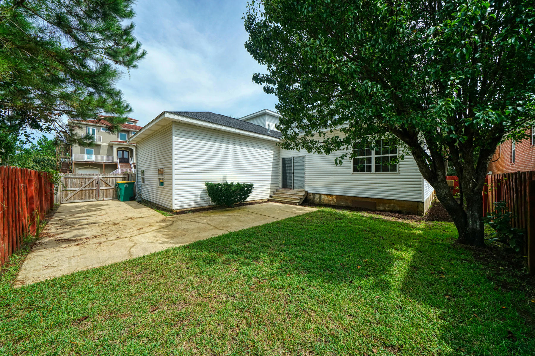 SPARKLING WATERS LOT 10 BLK B - Residential