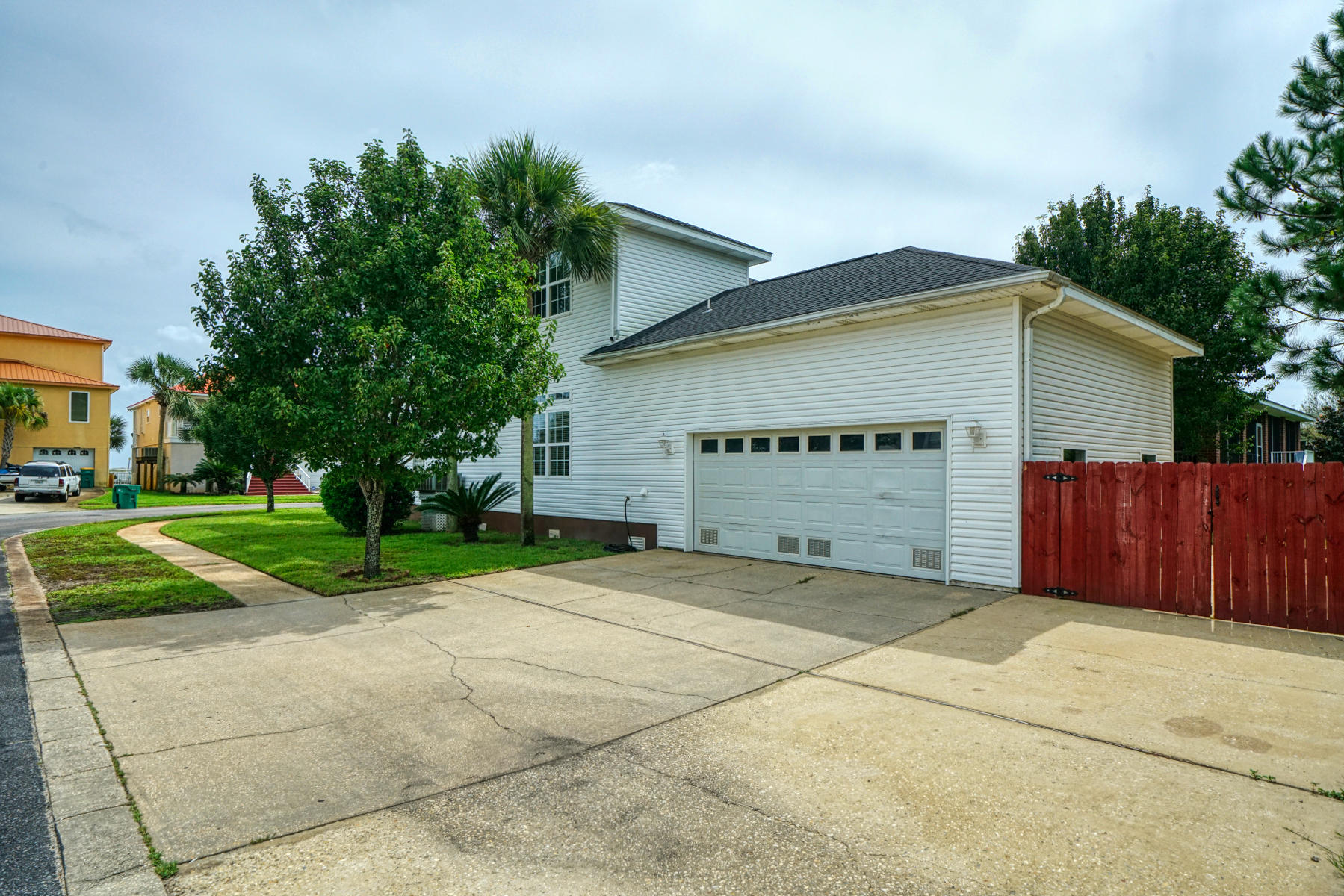 SPARKLING WATERS LOT 10 BLK B - Residential