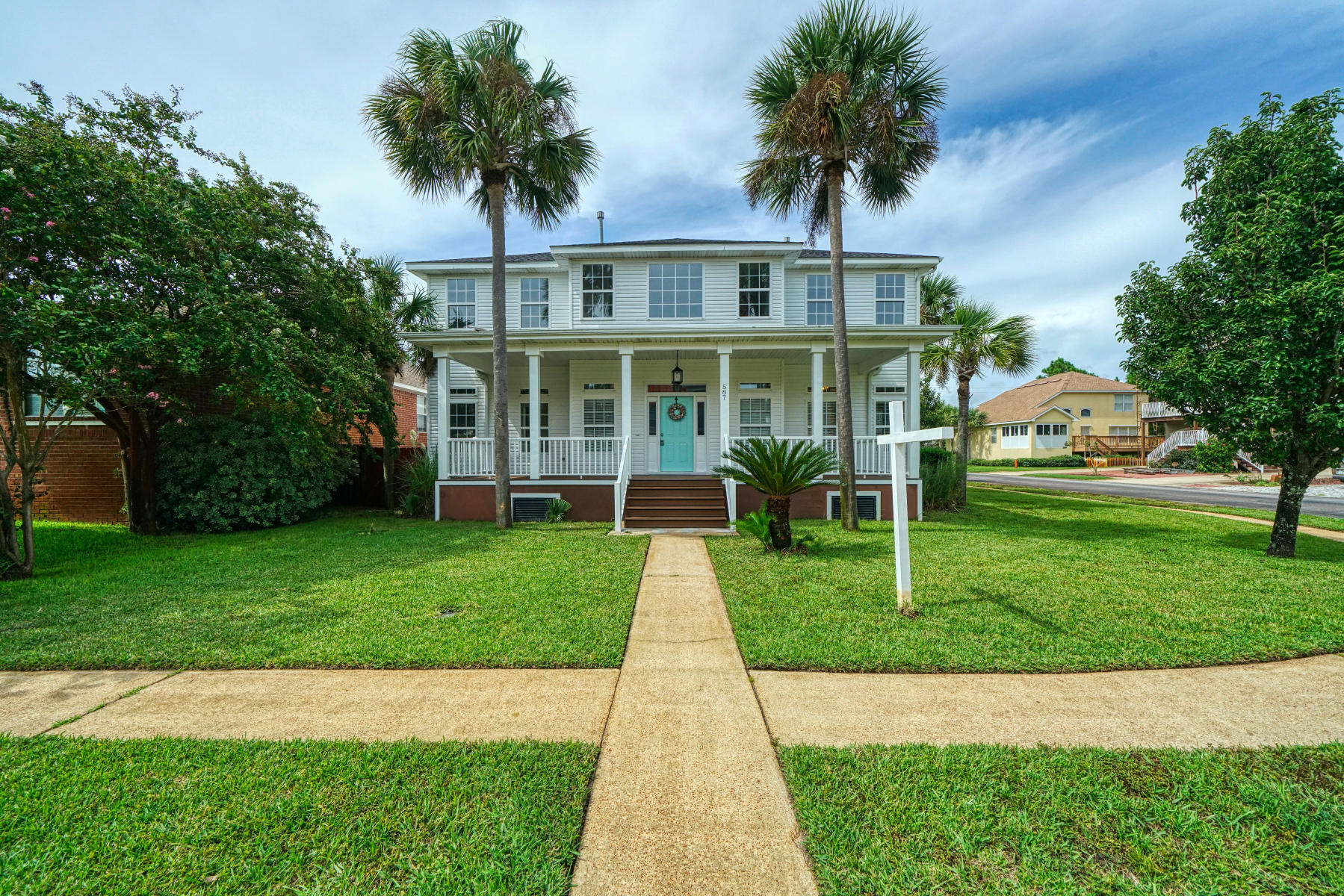 SPARKLING WATERS LOT 10 BLK B - Residential