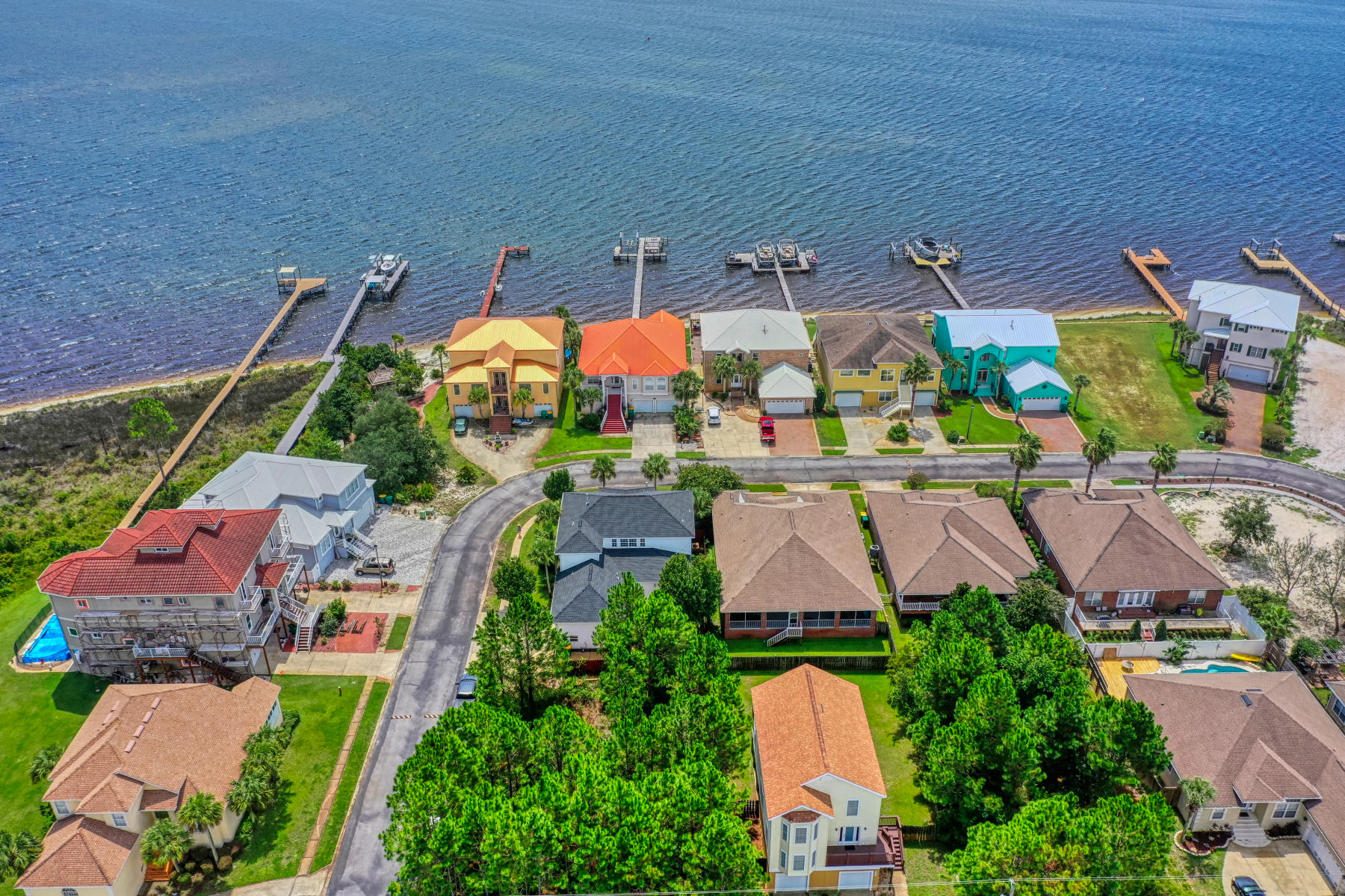 SPARKLING WATERS LOT 10 BLK B - Residential