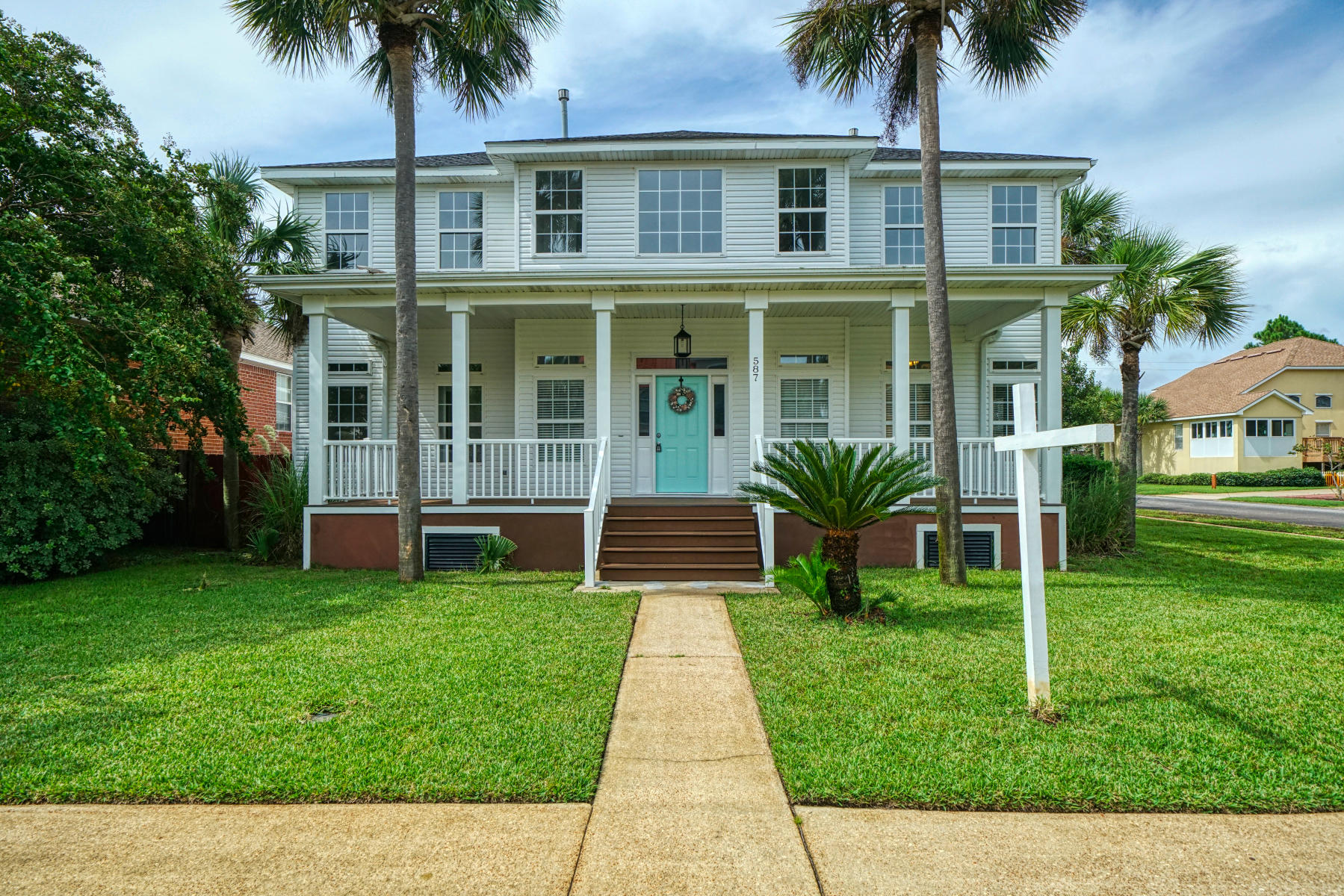 SPARKLING WATERS LOT 10 BLK B - Residential