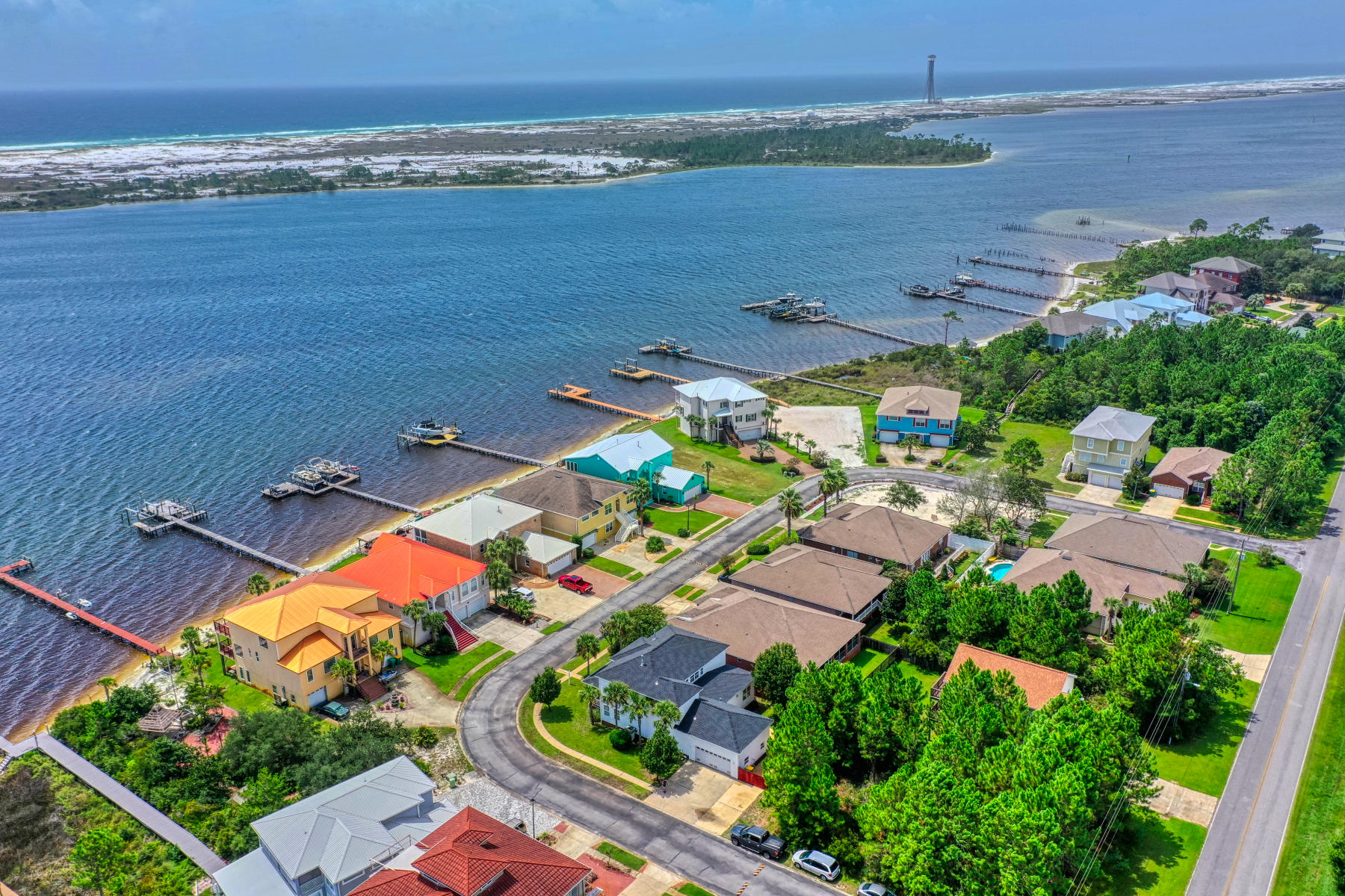 SPARKLING WATERS LOT 10 BLK B - Residential