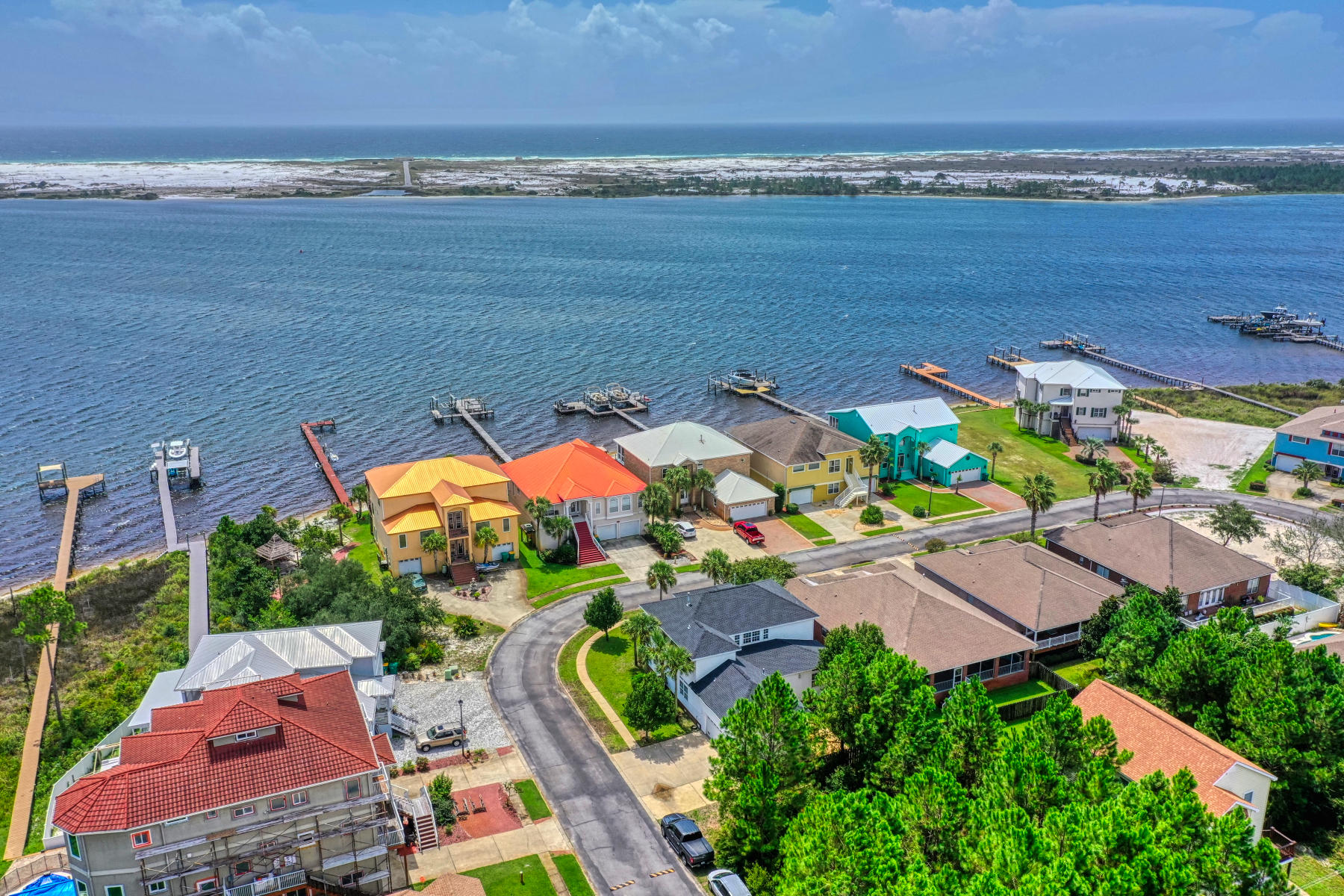 SPARKLING WATERS LOT 10 BLK B - Residential