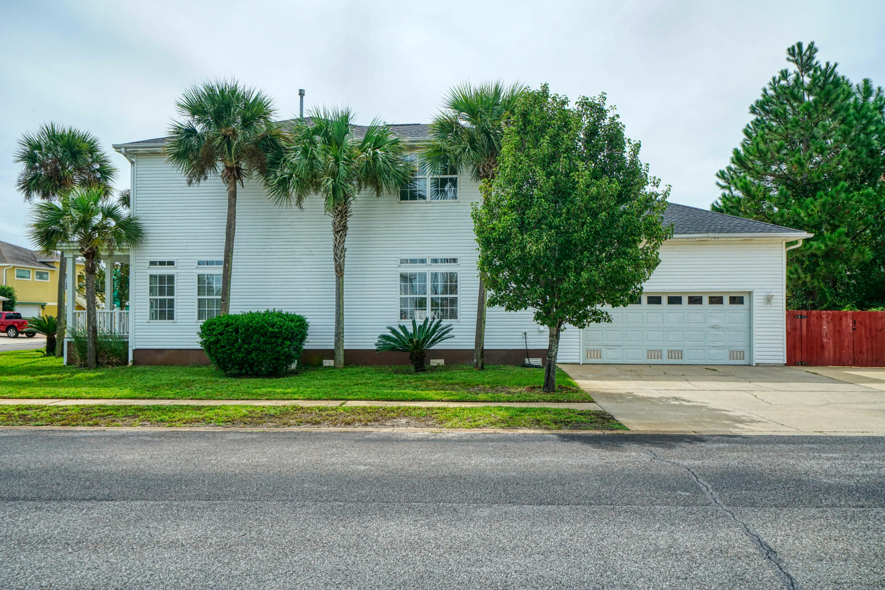 SPARKLING WATERS LOT 10 BLK B - Residential