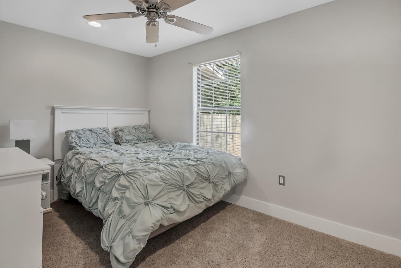 GREY MOSS POINT S/D LOT 13 BLK 3 - Residential