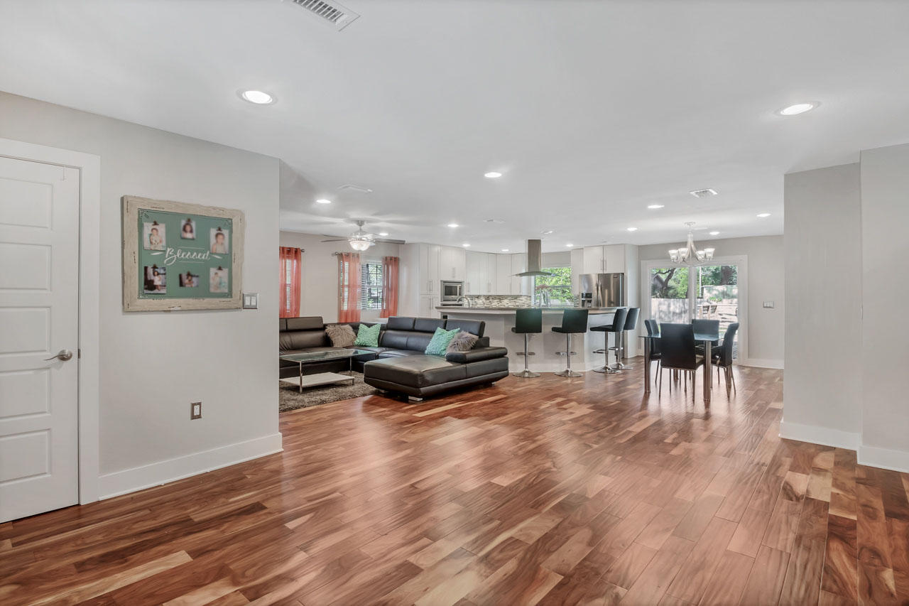 GREY MOSS POINT S/D LOT 13 BLK 3 - Residential