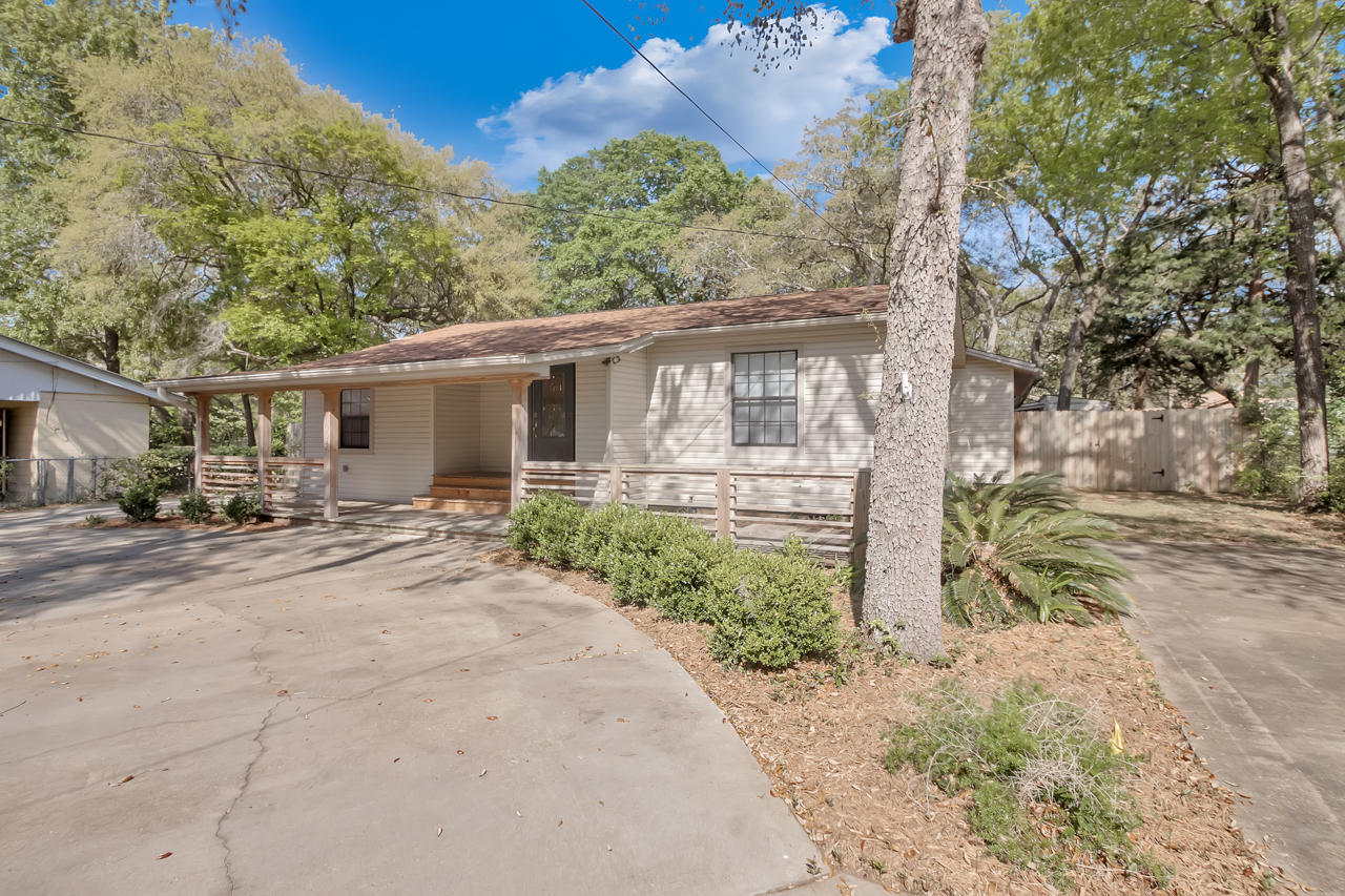 GREY MOSS POINT S/D LOT 13 BLK 3 - Residential