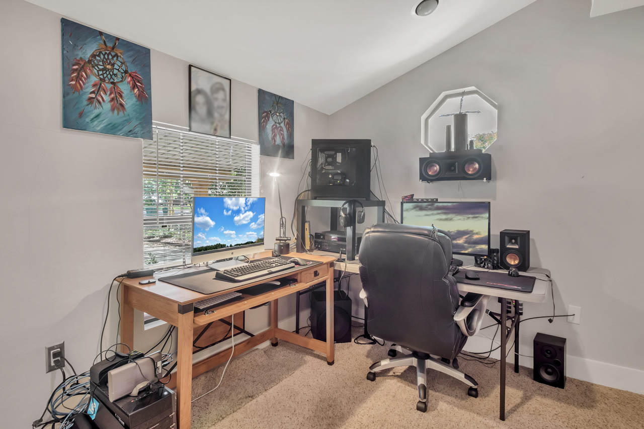 GREY MOSS POINT S/D LOT 13 BLK 3 - Residential