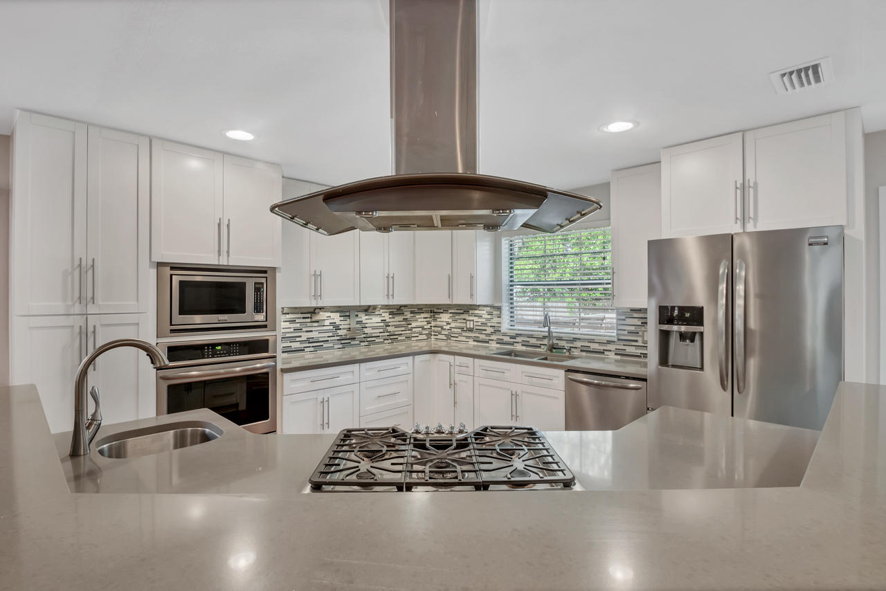 GREY MOSS POINT S/D LOT 13 BLK 3 - Residential