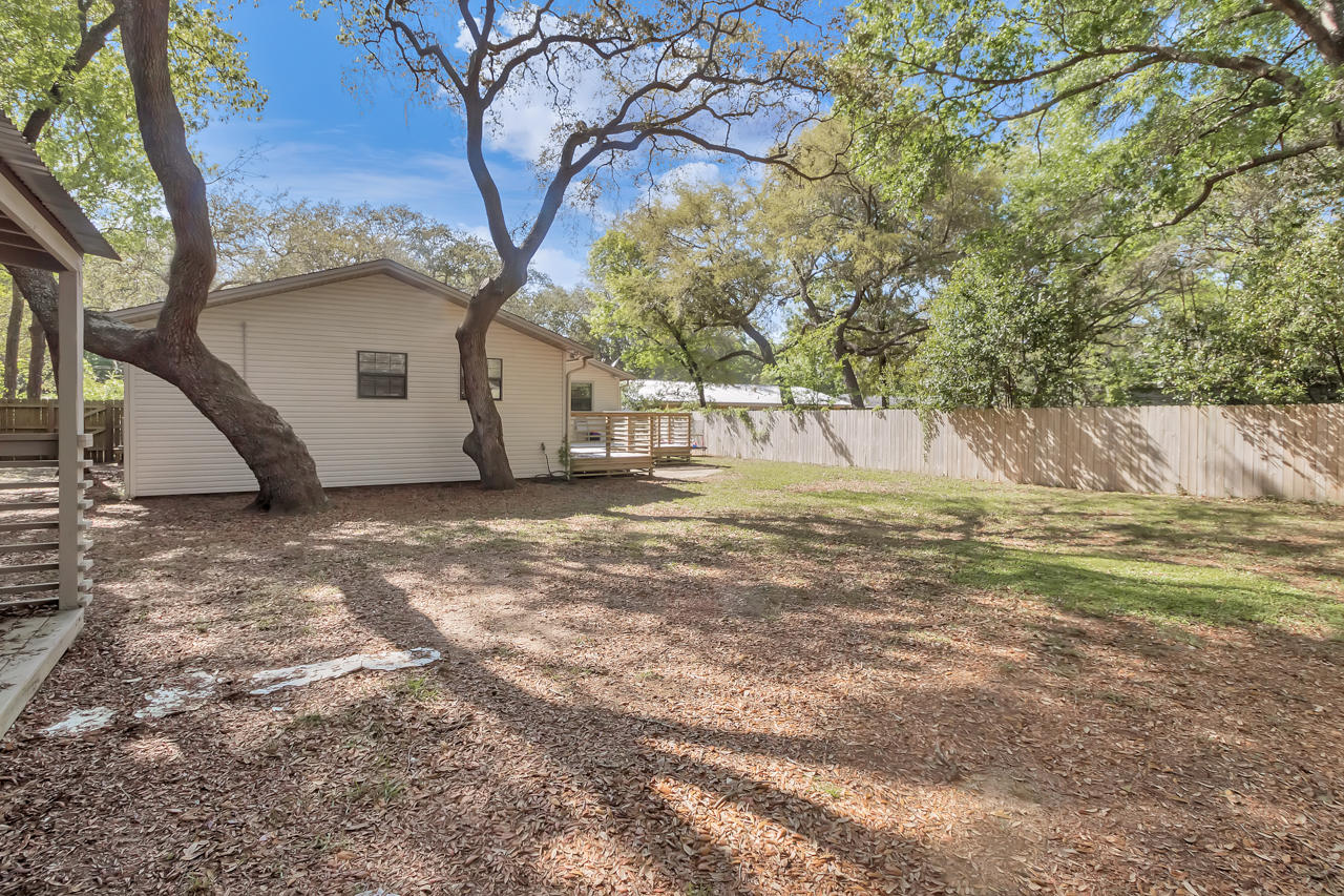 GREY MOSS POINT S/D LOT 13 BLK 3 - Residential