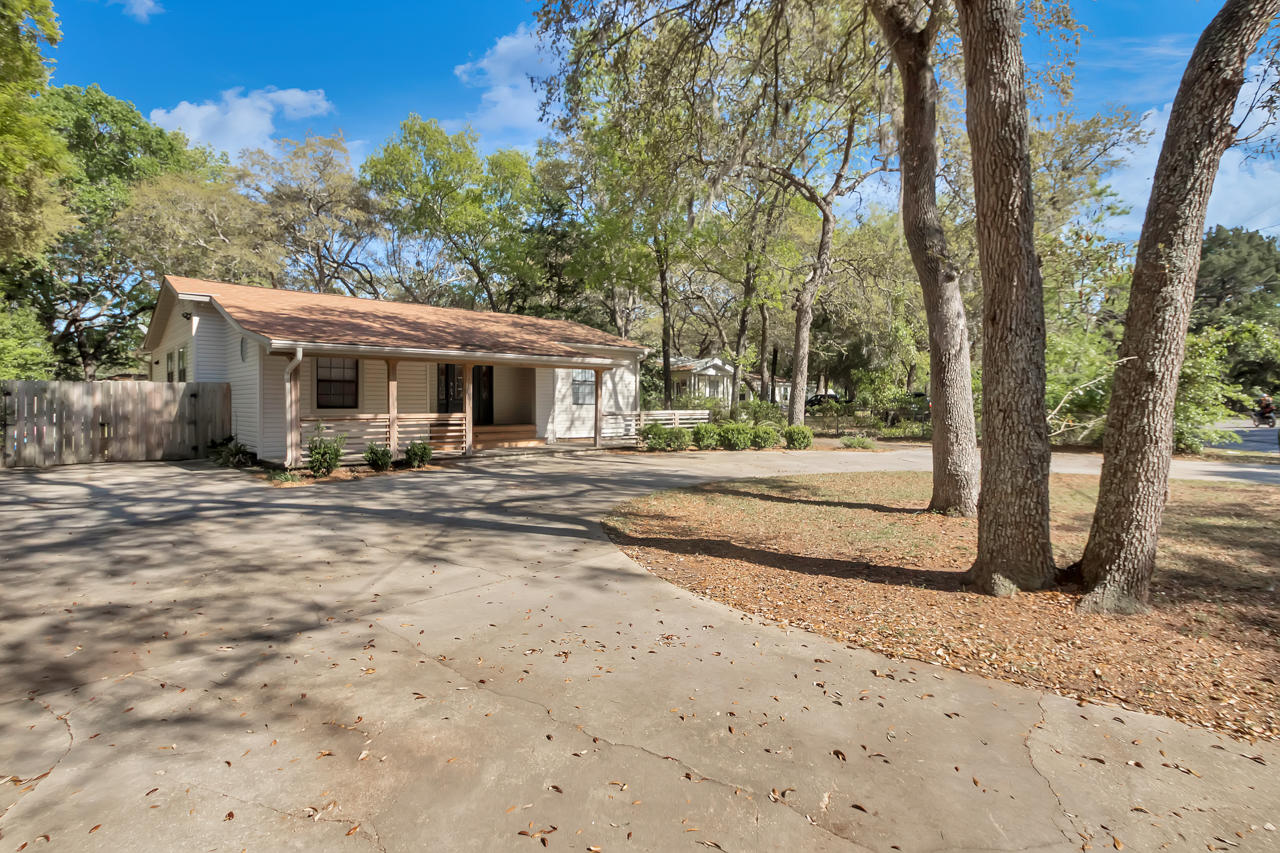 GREY MOSS POINT S/D LOT 13 BLK 3 - Residential