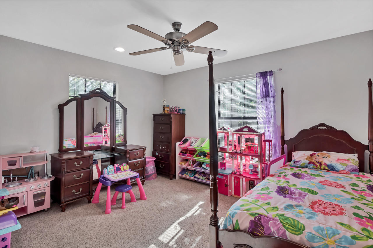 GREY MOSS POINT S/D LOT 13 BLK 3 - Residential