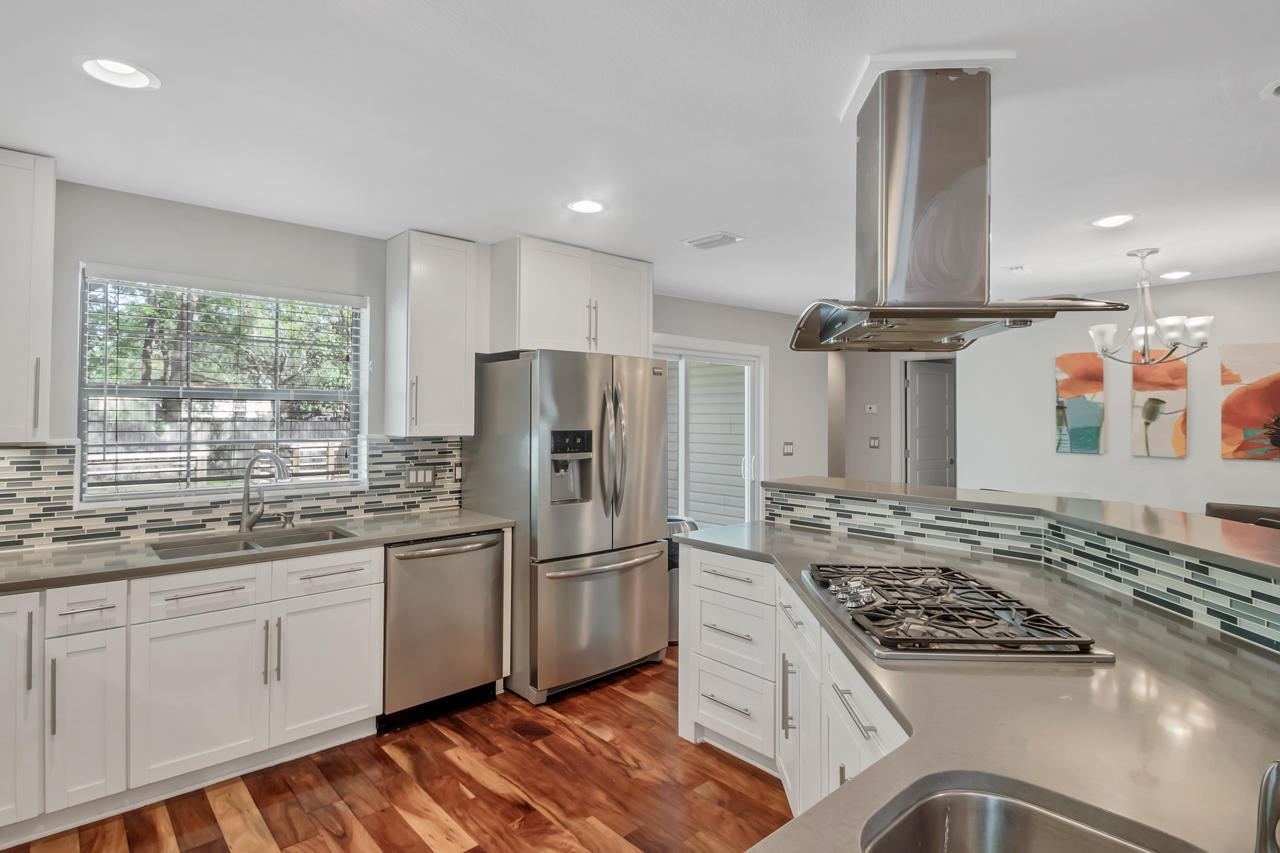 GREY MOSS POINT S/D LOT 13 BLK 3 - Residential