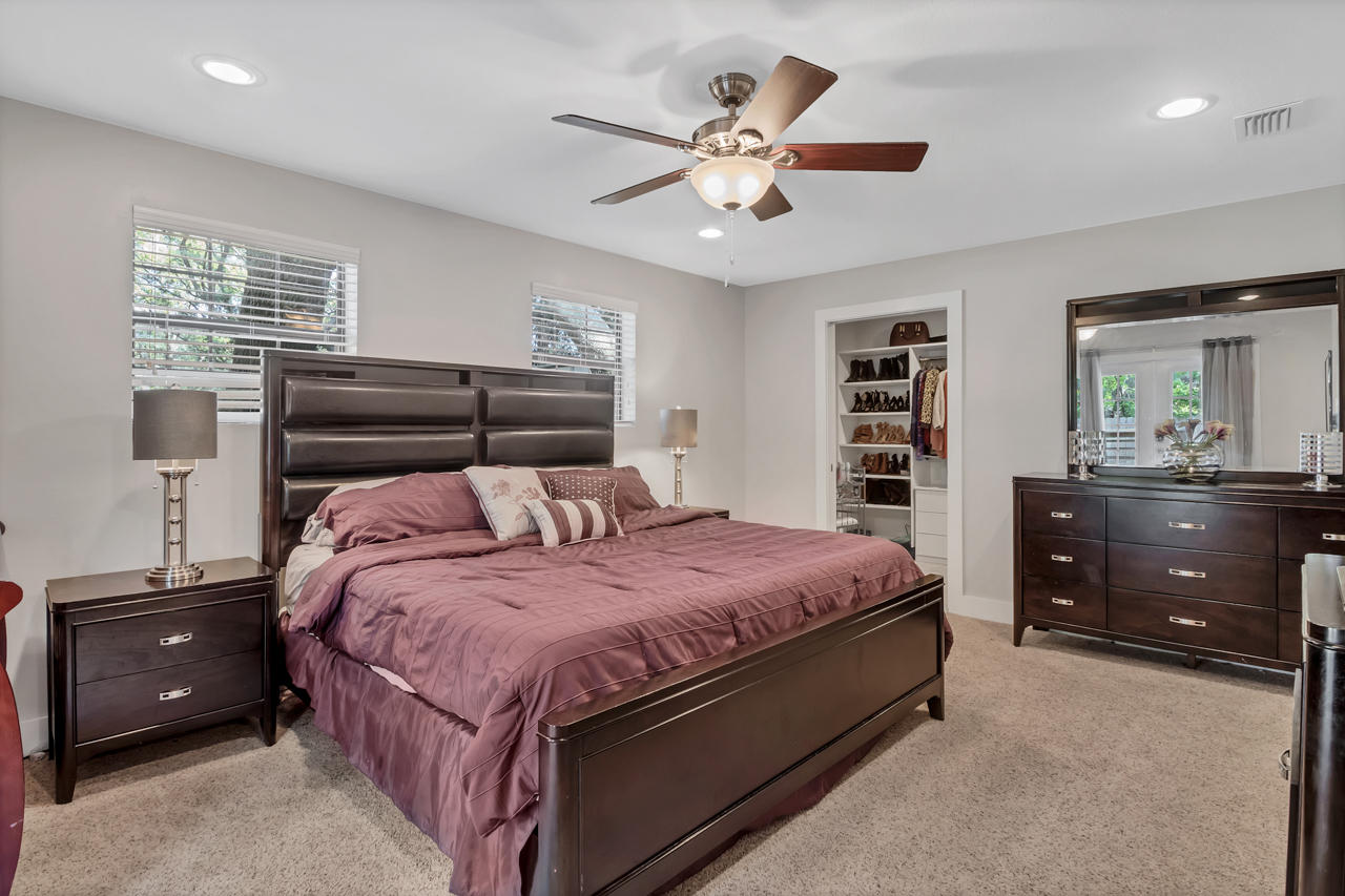 GREY MOSS POINT S/D LOT 13 BLK 3 - Residential