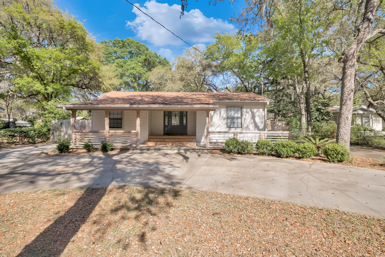 GREY MOSS POINT S/D LOT 13 BLK 3 - Residential