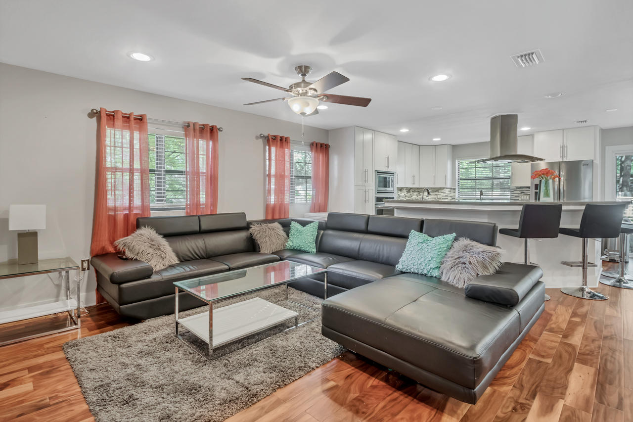 GREY MOSS POINT S/D LOT 13 BLK 3 - Residential