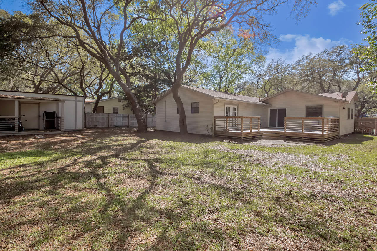 GREY MOSS POINT S/D LOT 13 BLK 3 - Residential