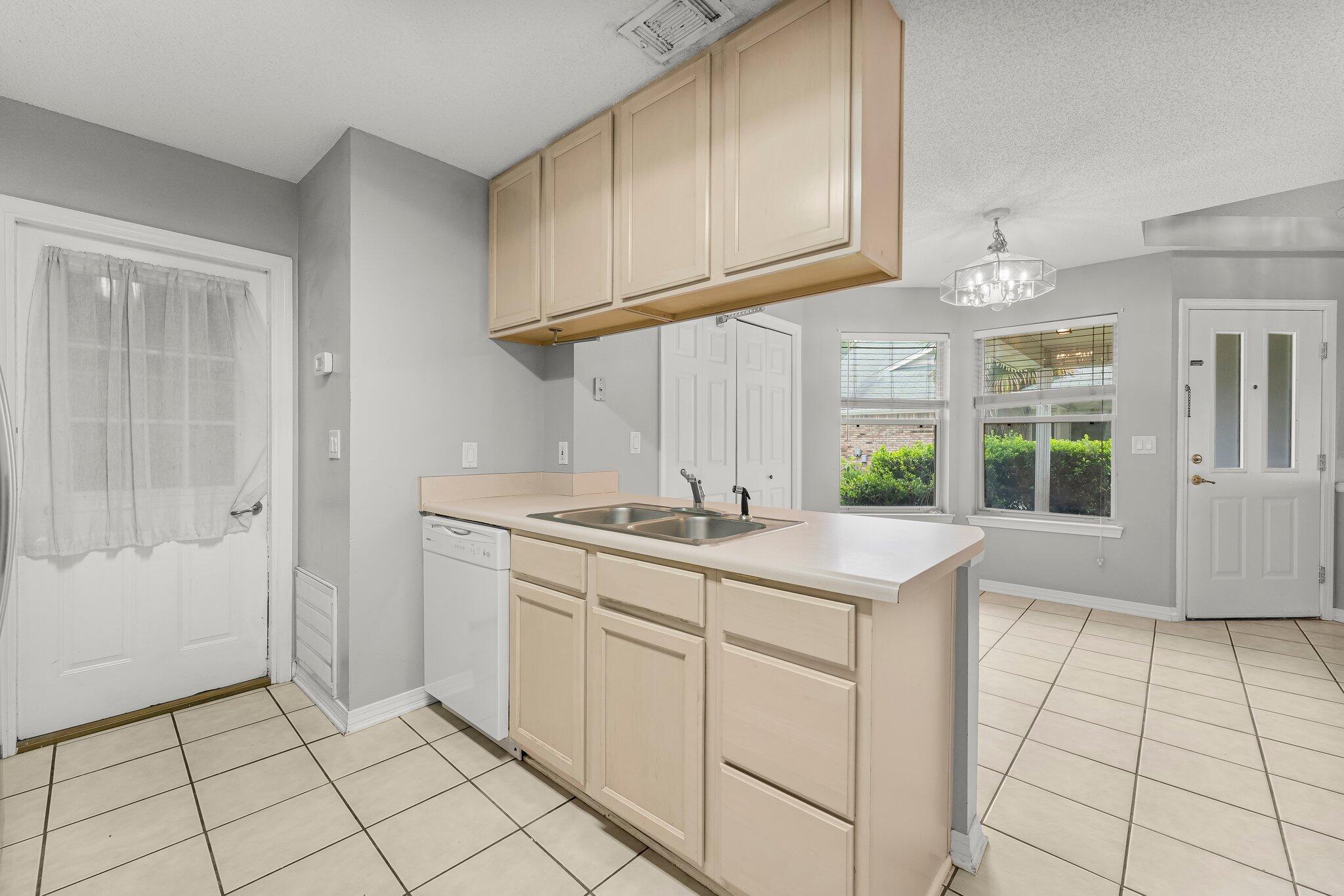 MAGNOLIA SQUARE - Residential