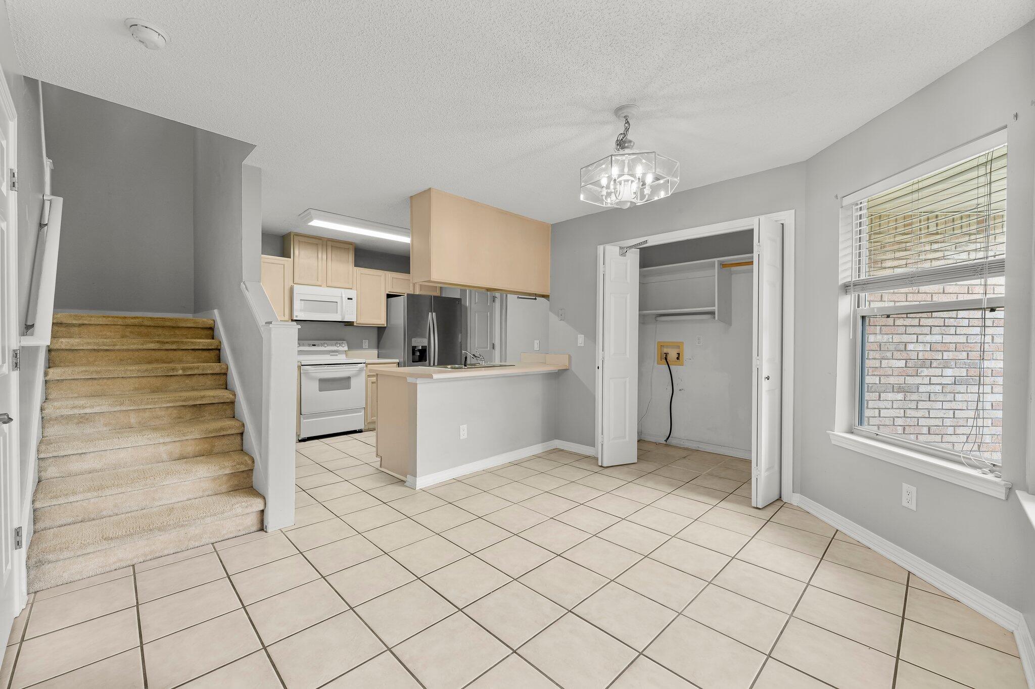 MAGNOLIA SQUARE - Residential