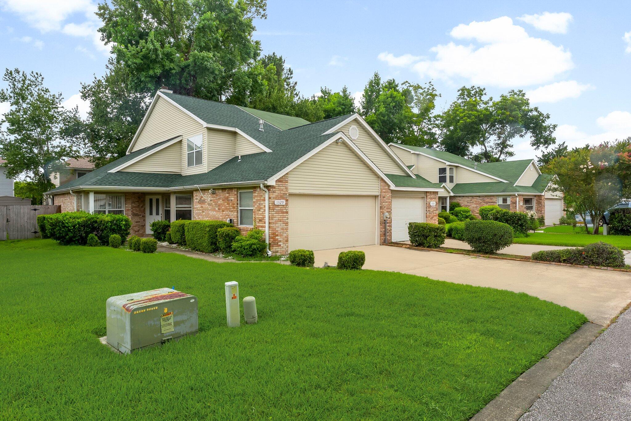 MAGNOLIA SQUARE - Residential