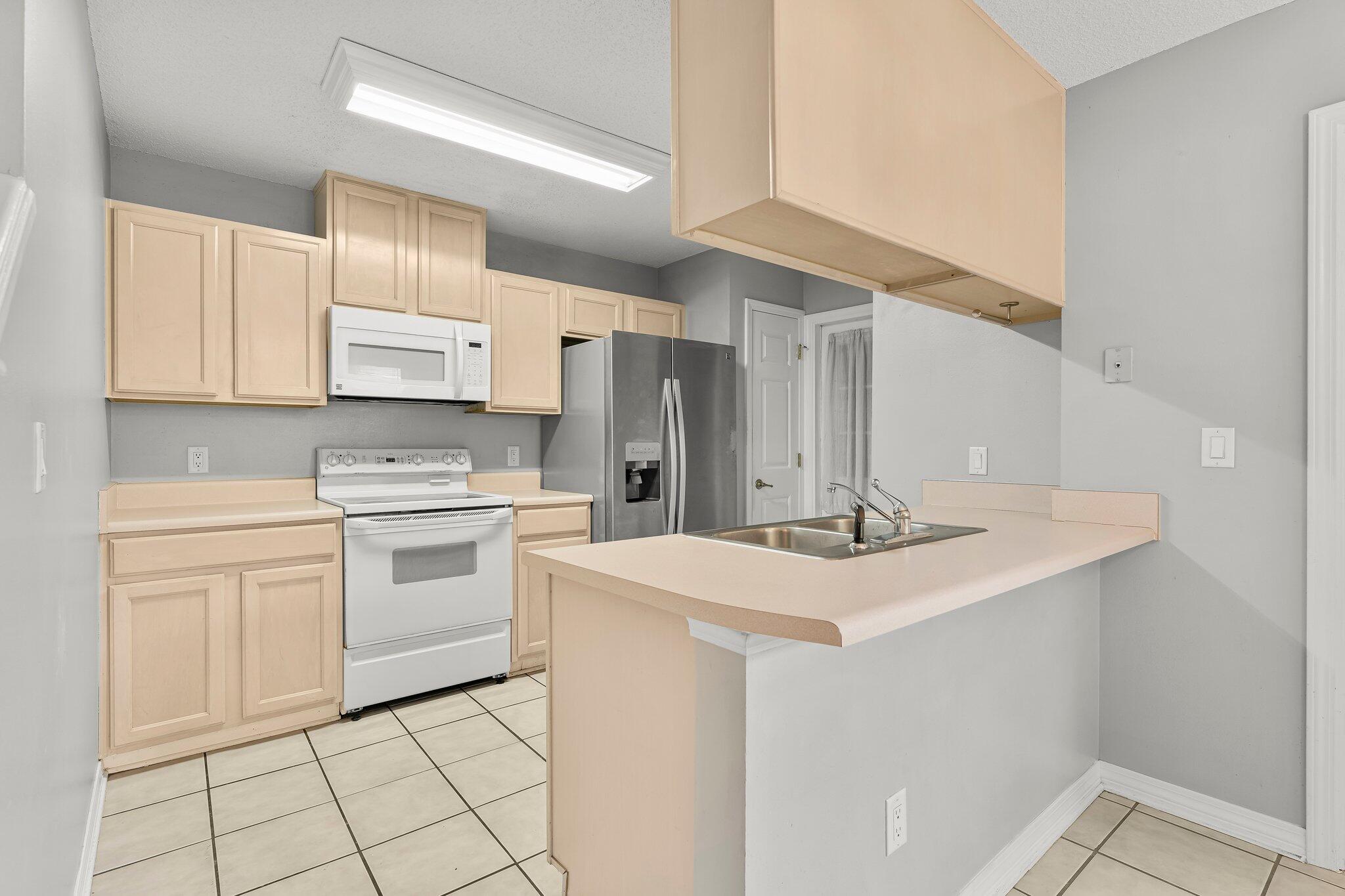 MAGNOLIA SQUARE - Residential