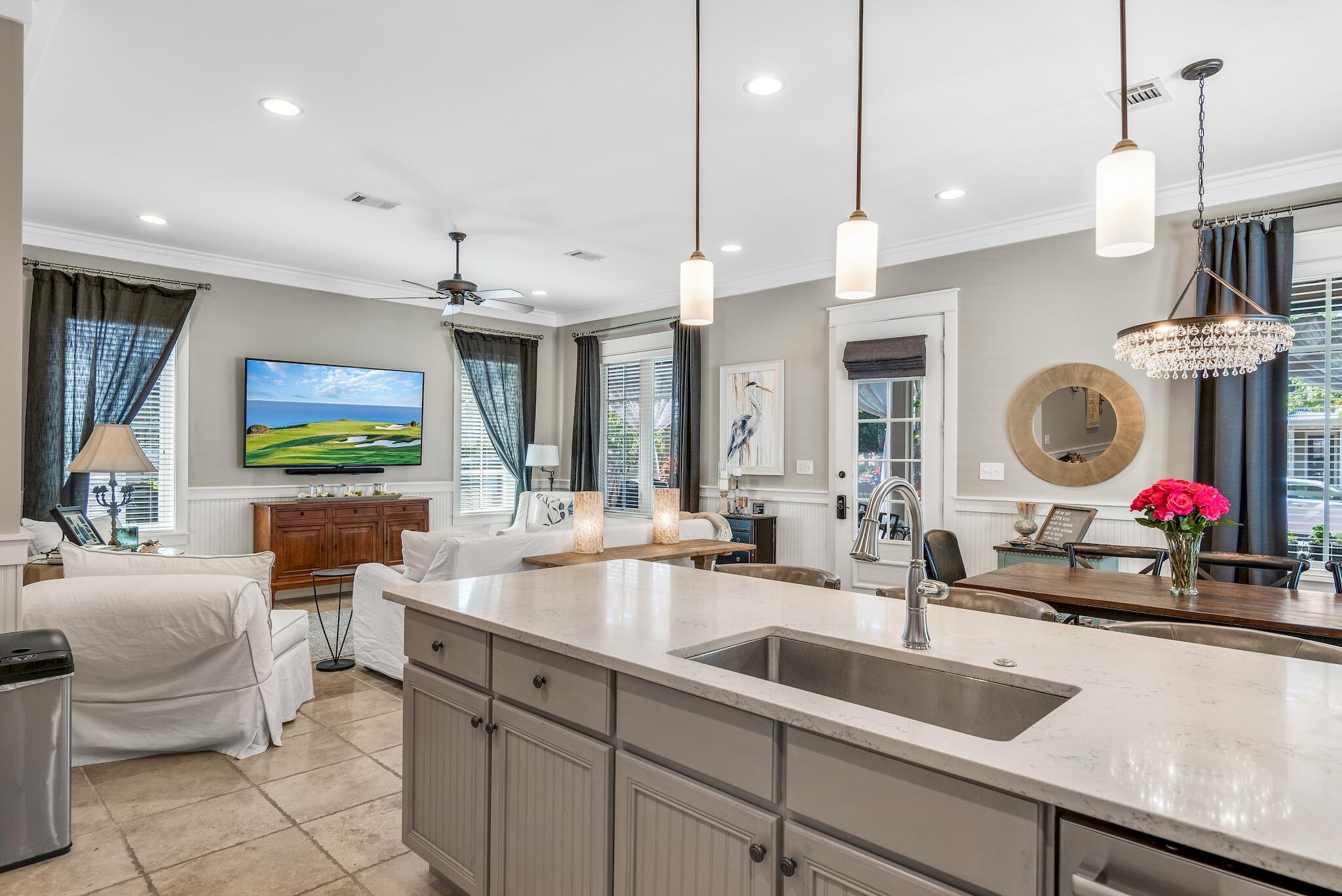 BUNGALOS AT SANDESTIN - Residential