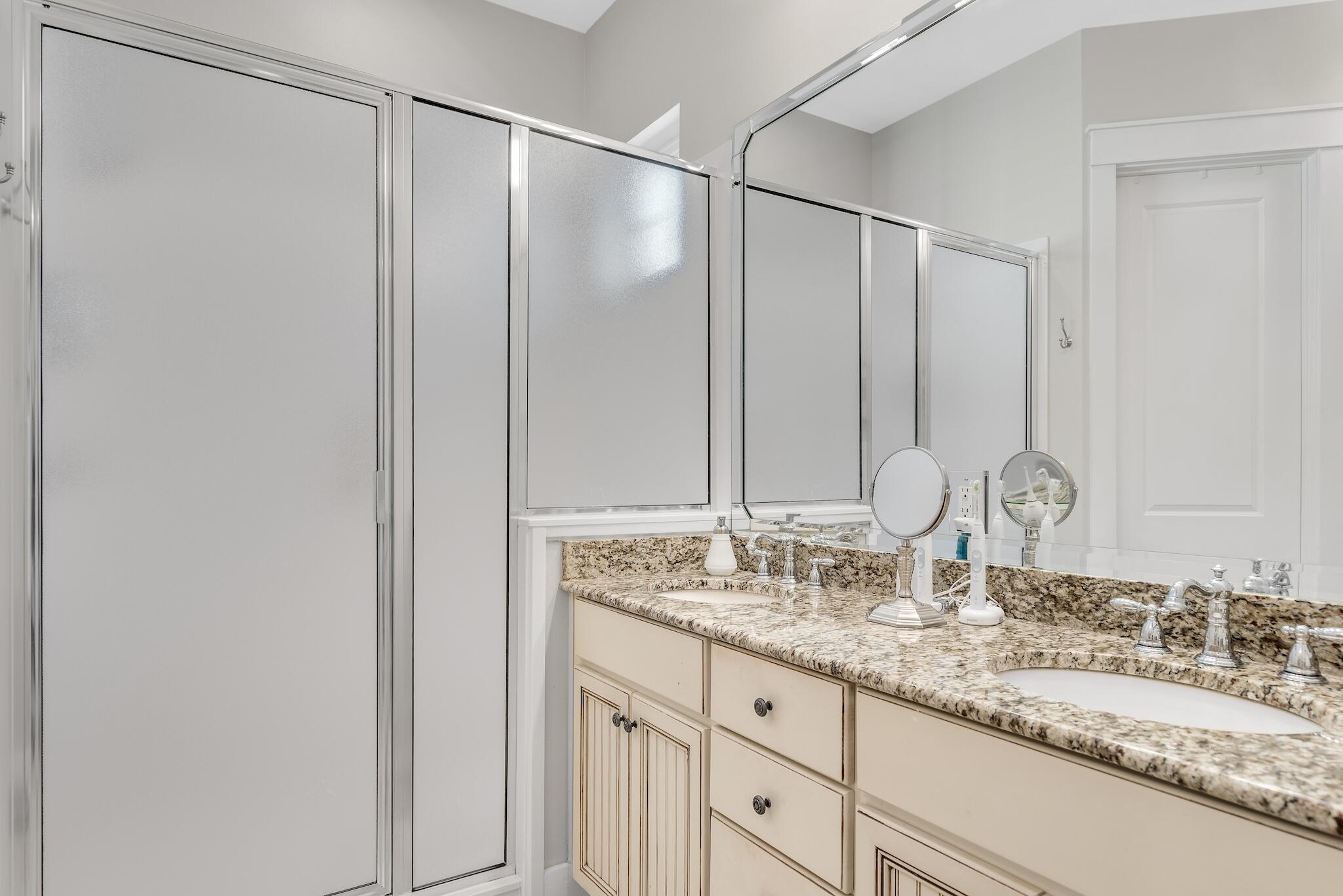 BUNGALOS AT SANDESTIN - Residential