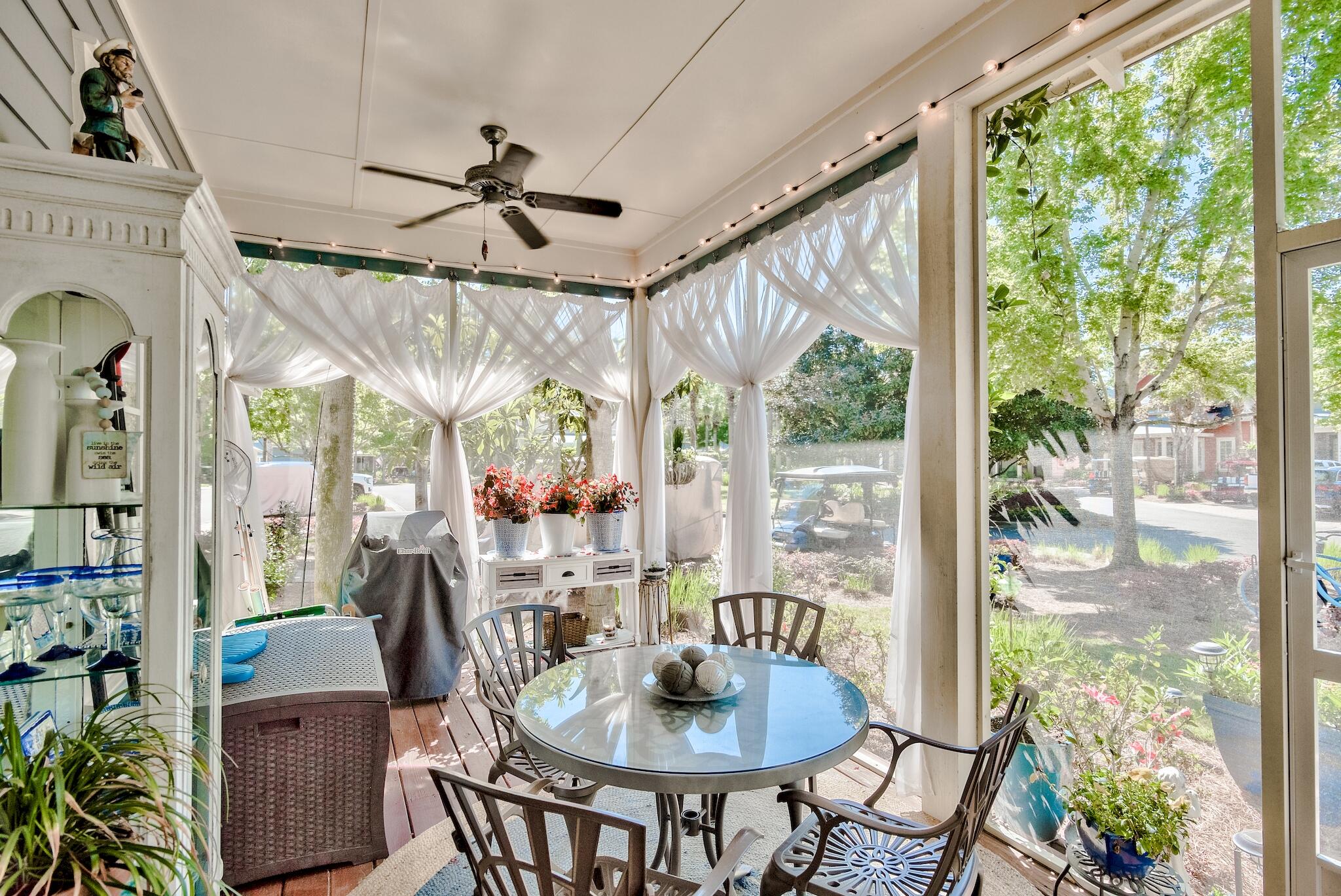BUNGALOS AT SANDESTIN - Residential