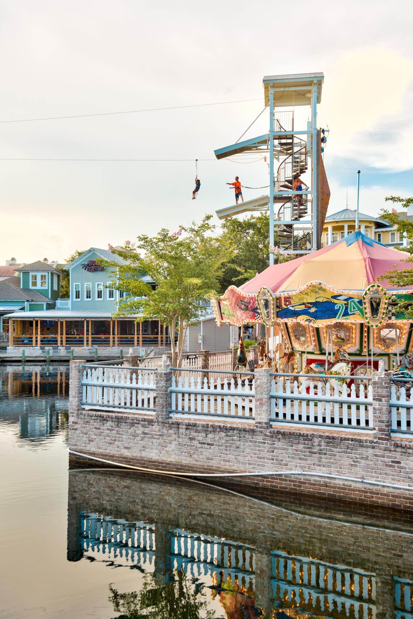 BUNGALOS AT SANDESTIN - Residential